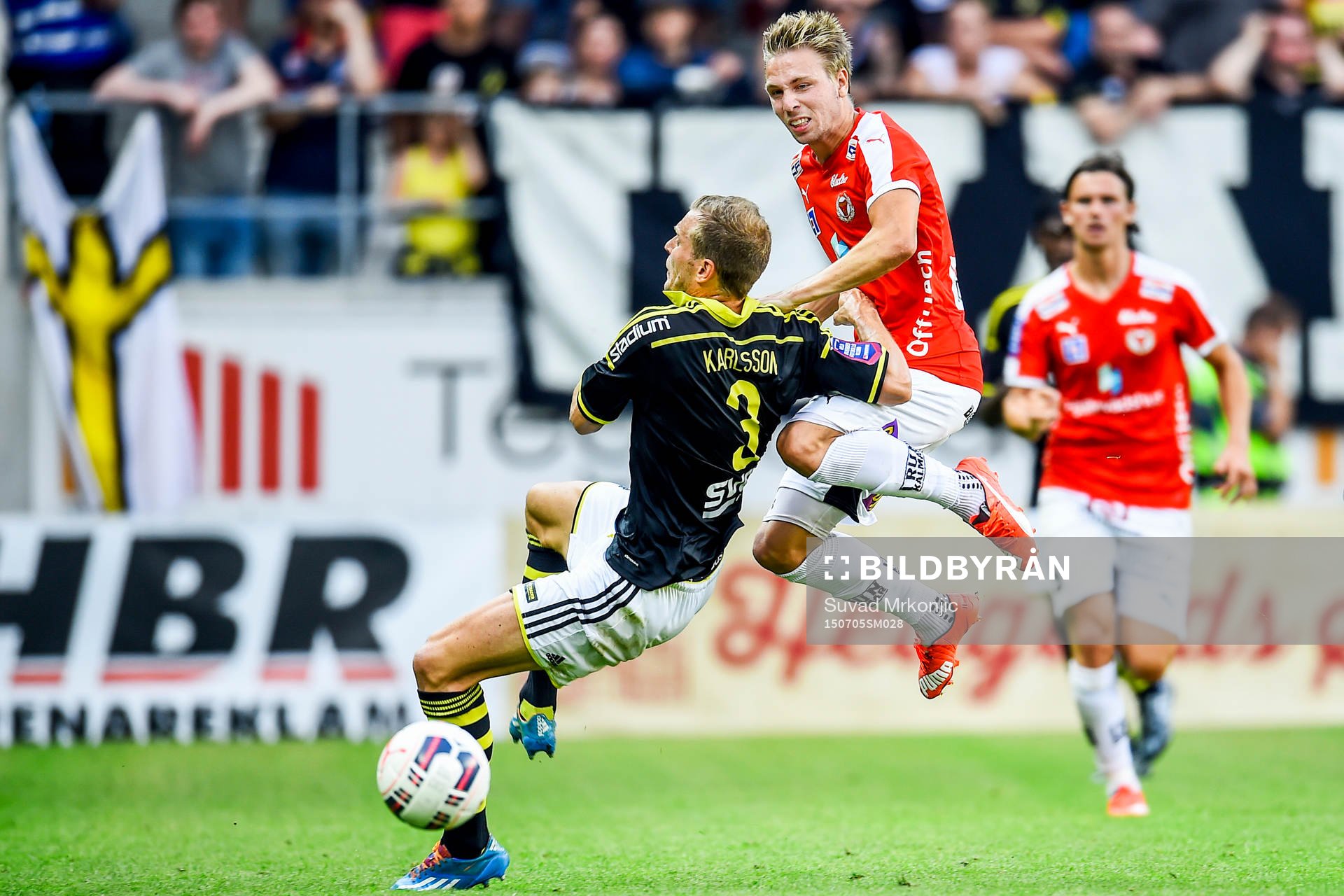 s Per Karlsson och Kalmars Jonathan Ring i en kamp