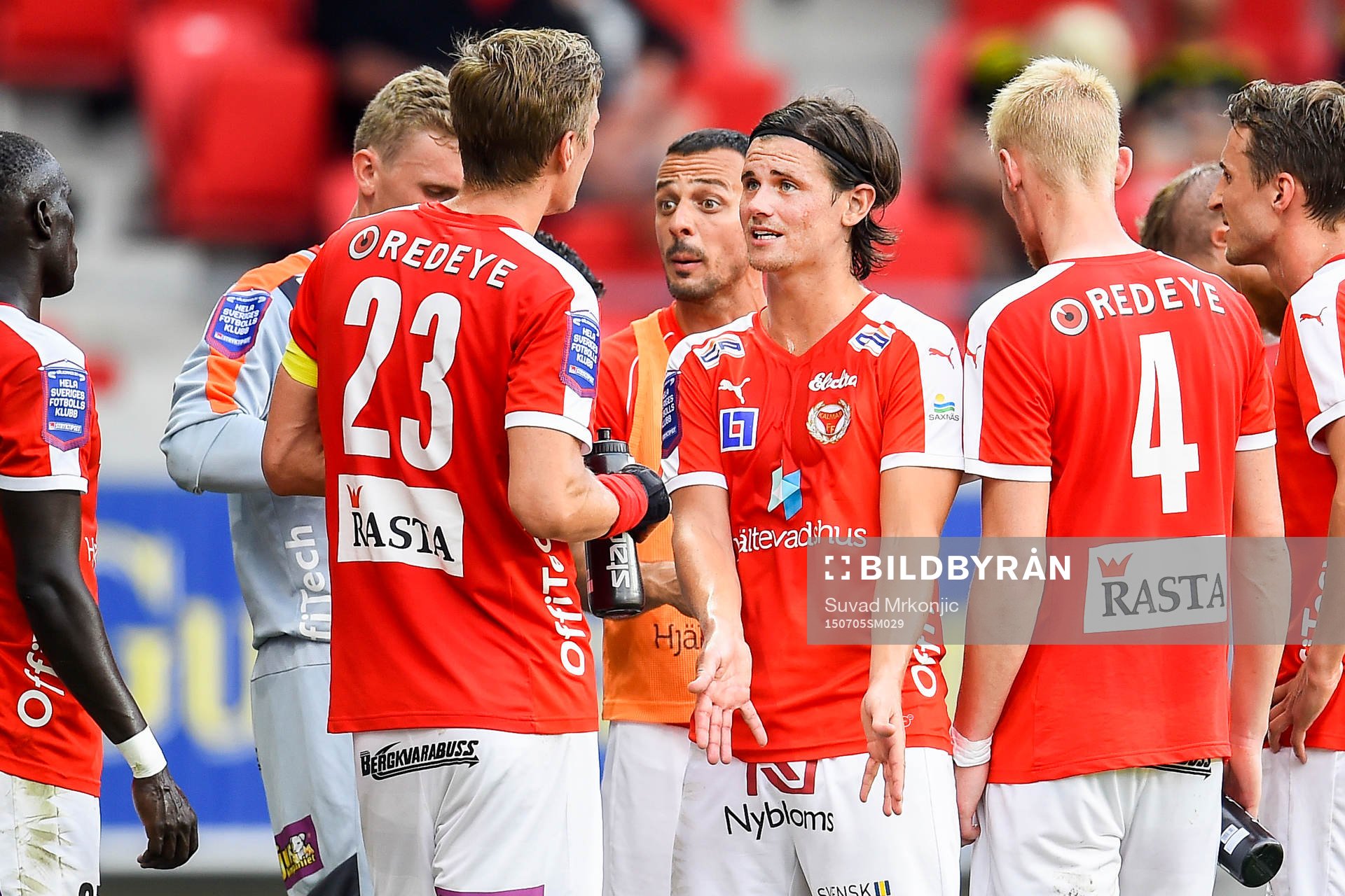 Kalmars spelare tar en vätskepaus