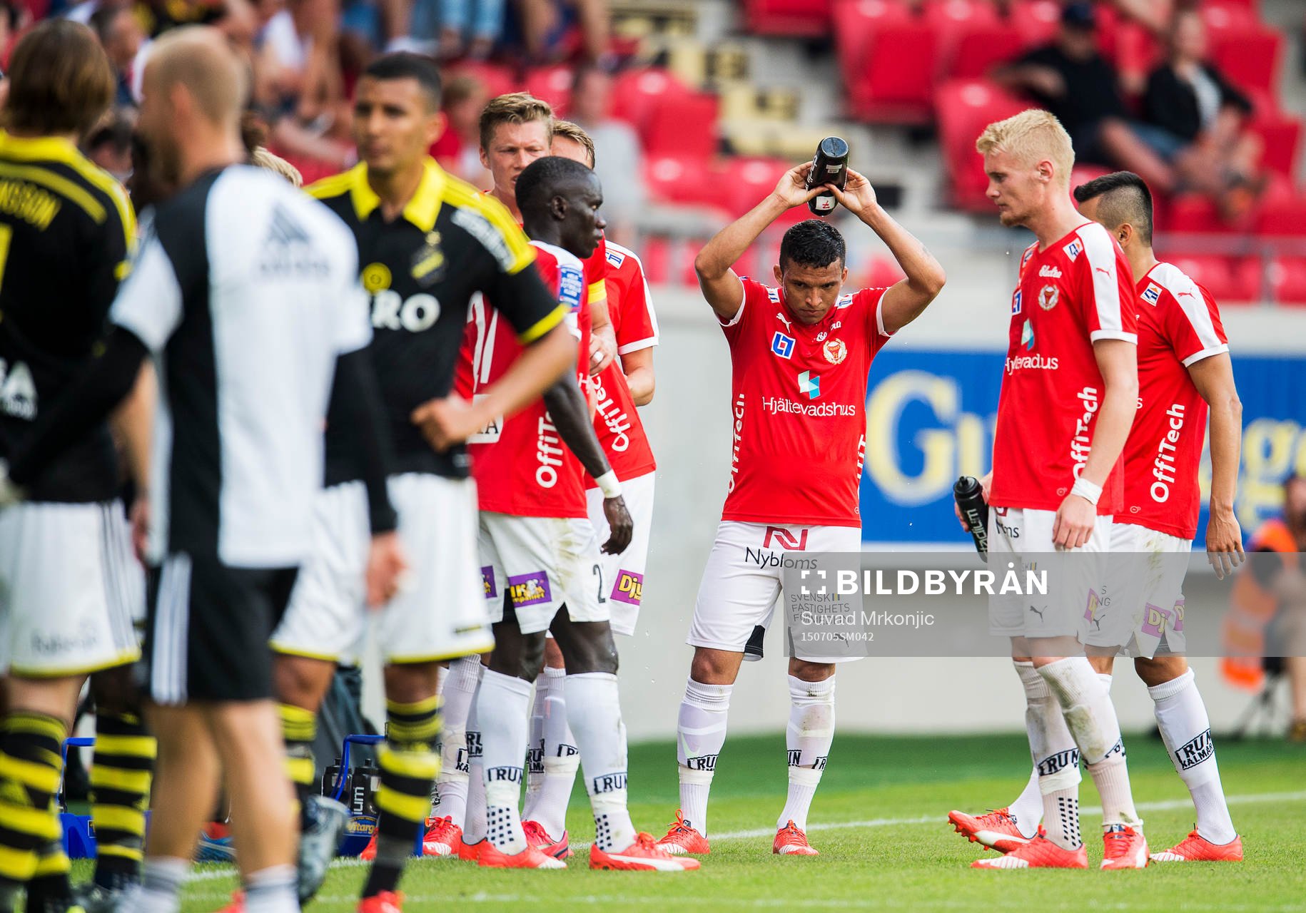 Kalmars Ismael Silva Lima  med lagkamrater