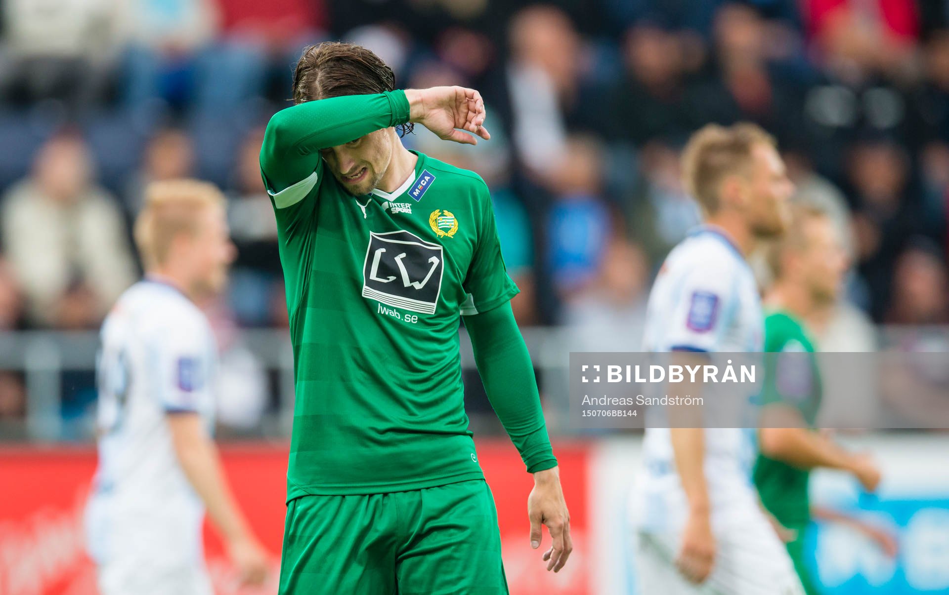 Hammarbys Linus Hallenius tar sig för pannan