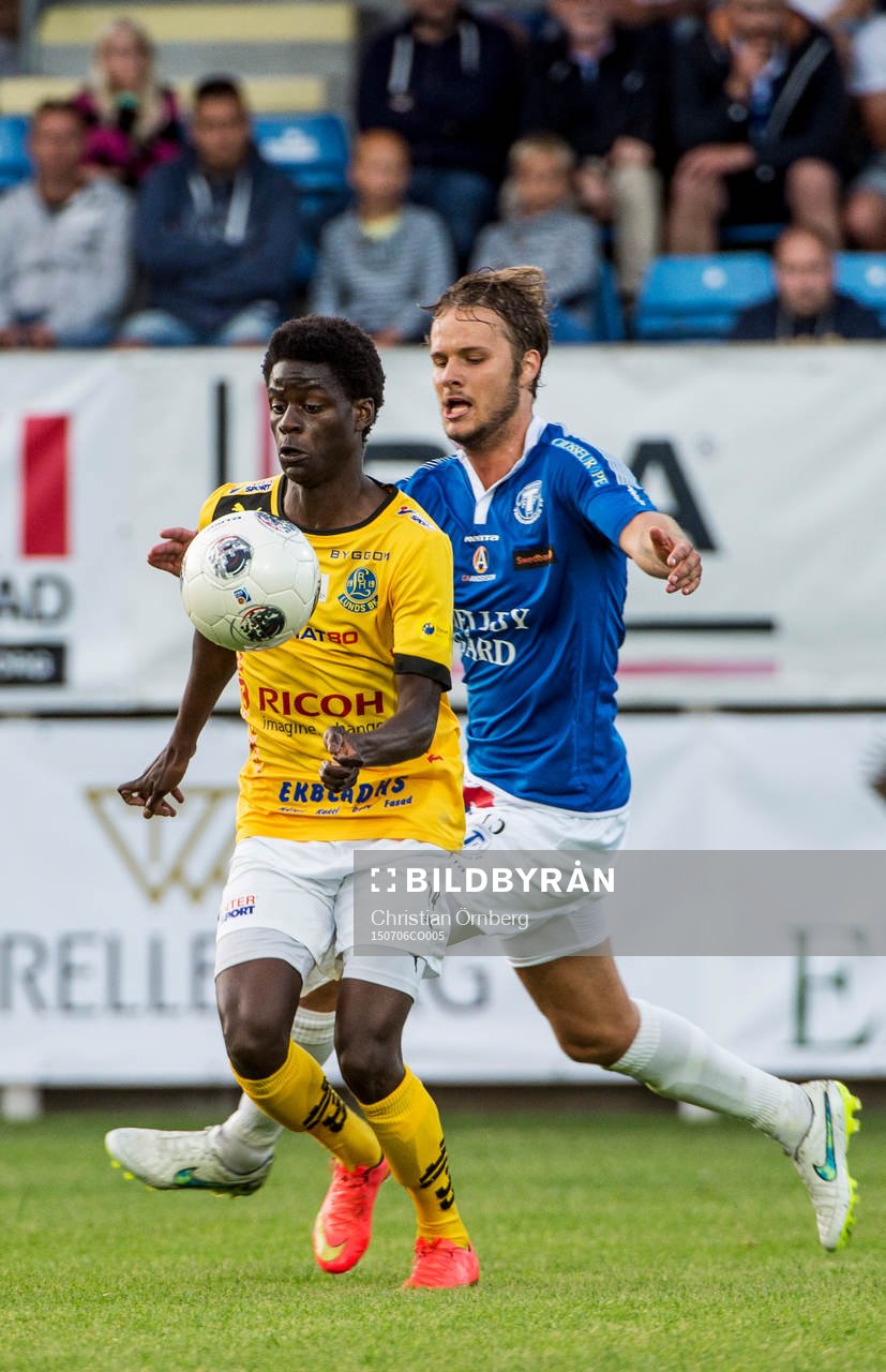 Närkamp mellan Lunds Elie Mukanga och Trelleborgs Martin
