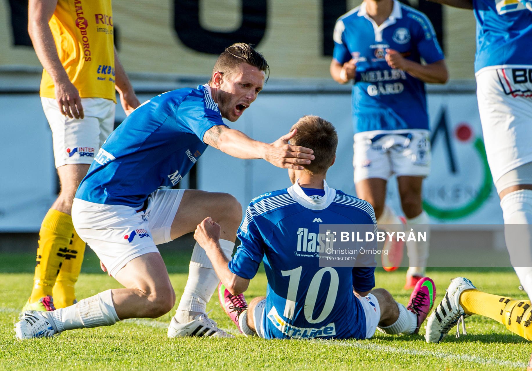 Trelleborgs Kristian Haynes jublar åt Zoran Jovanovic som