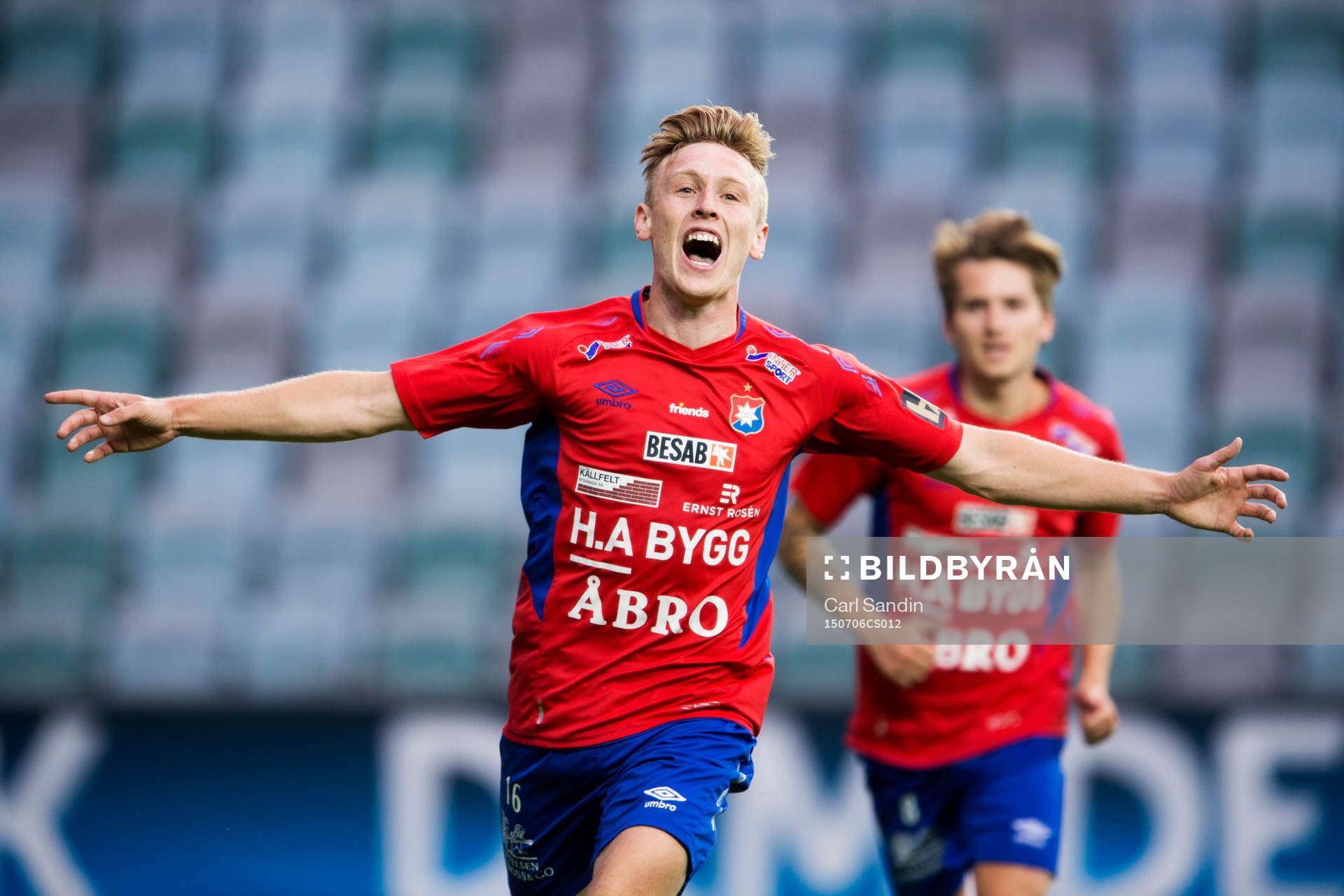 Örgrytes Sebastian Olsson jublar