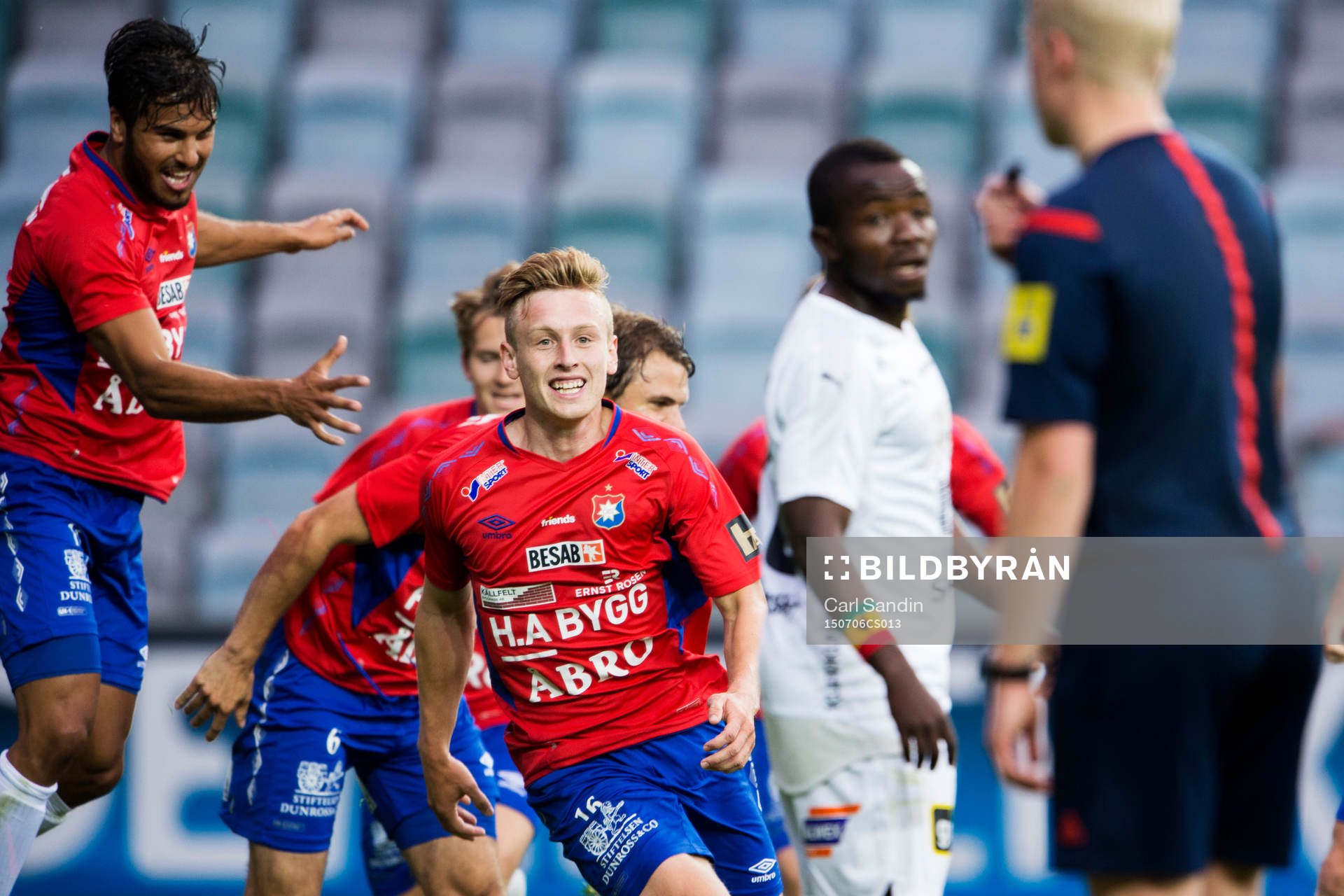 Örgrytes Sebastian Olsson jublar