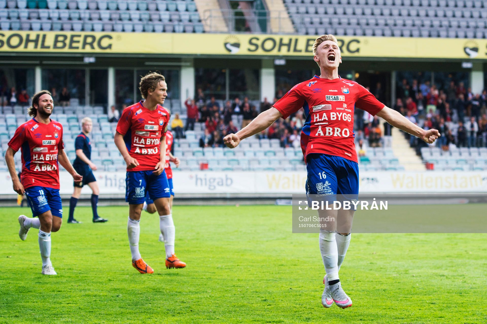 Örgrytes Sebastian Olsson jublar