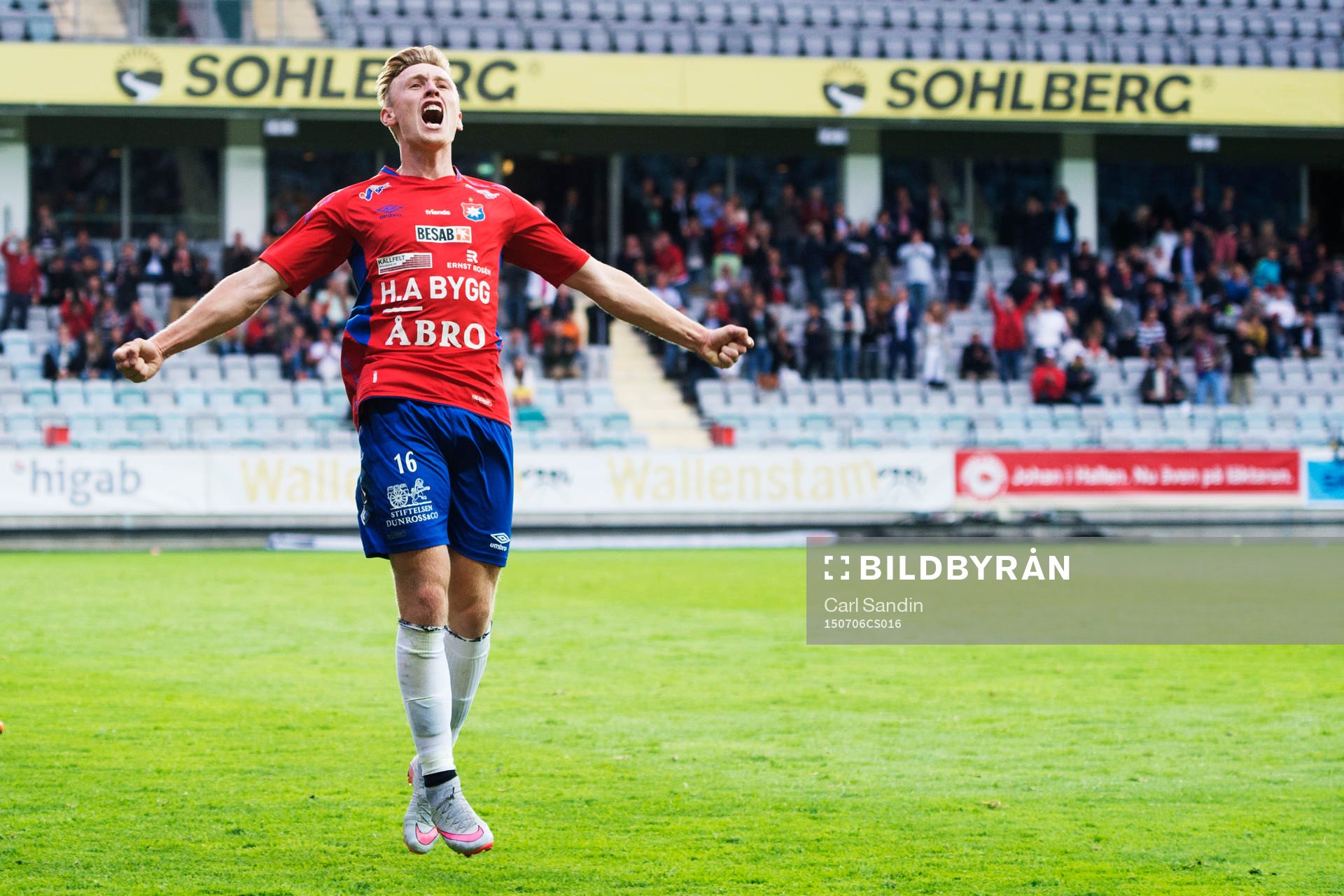 Örgrytes Sebastian Olsson jublar