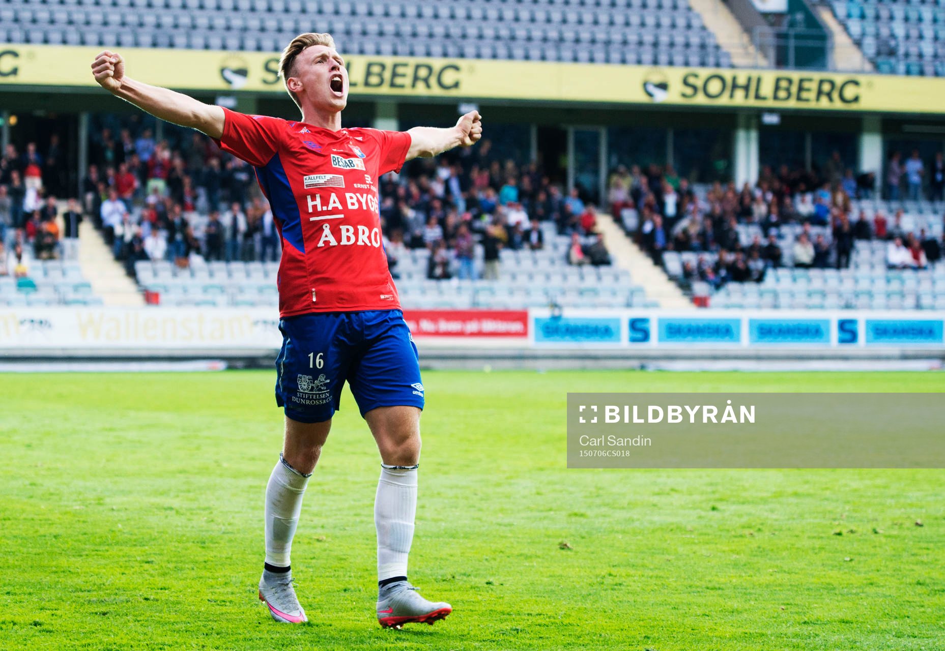 Örgrytes Sebastian Olsson jublar