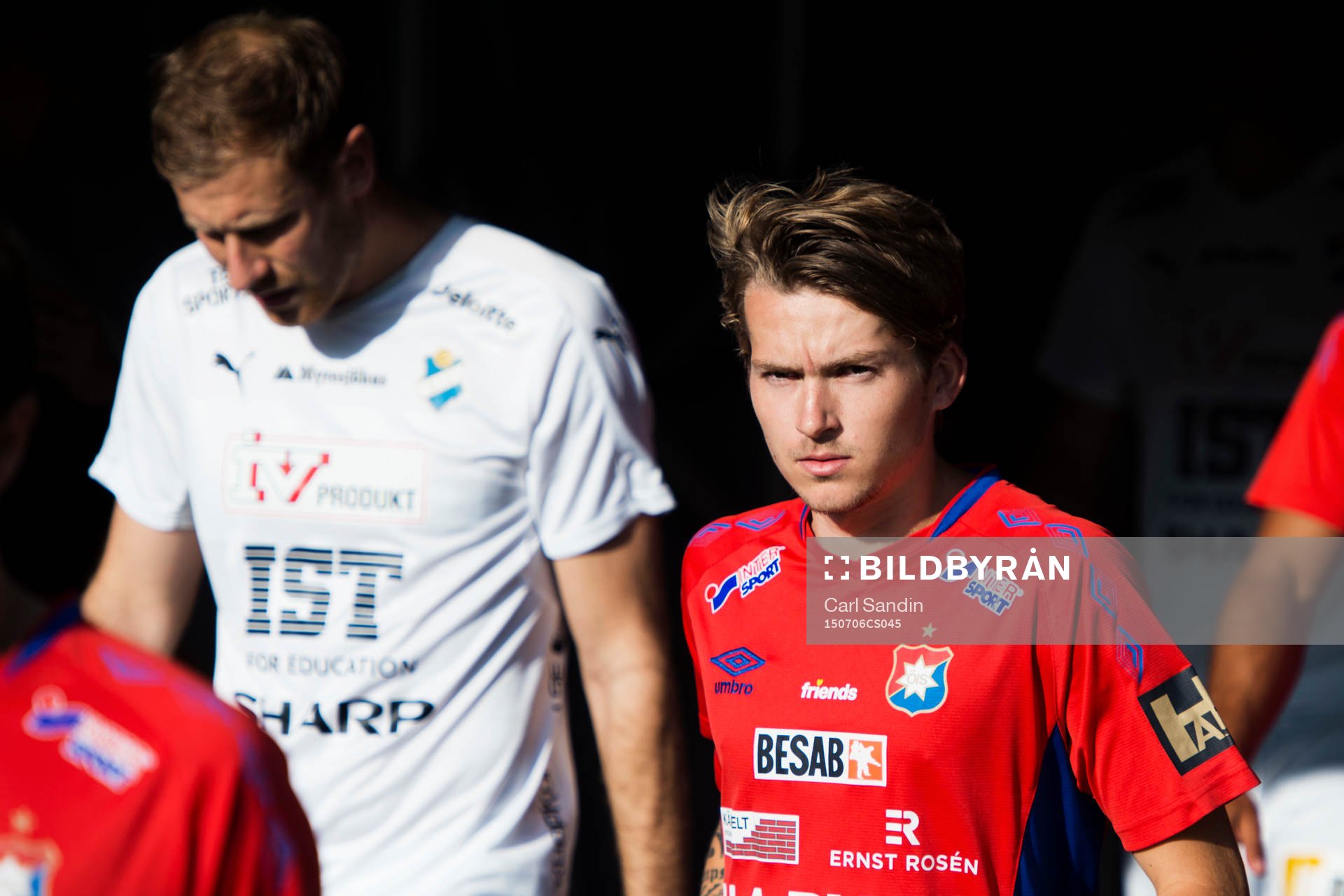 Örgrytes Andreas Östling går in på planen innan