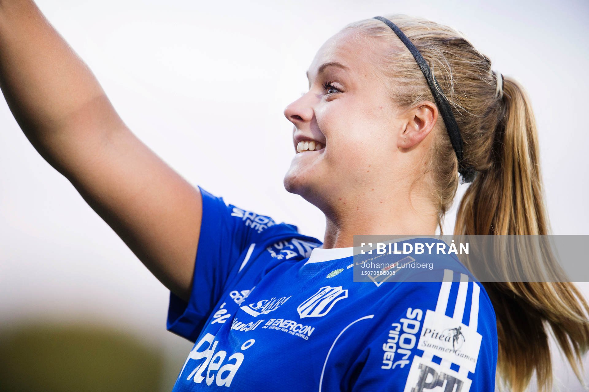 Piteås målvakt Hilda Carlén jublar