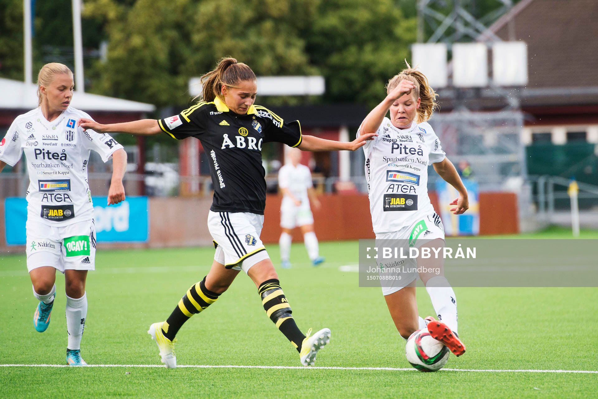 AIKs Eldina Ahmic och Piteås Nina Jakobsson