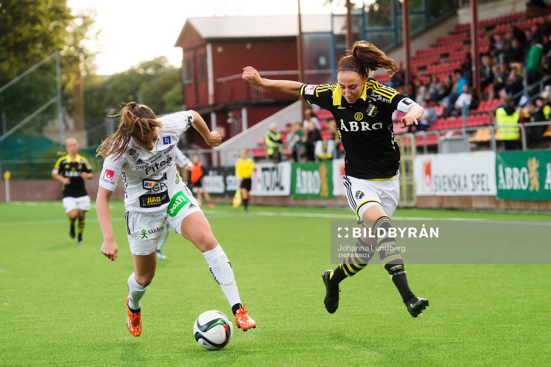 Piteås Pauline Hammarlund och AIKs Petra Andersson