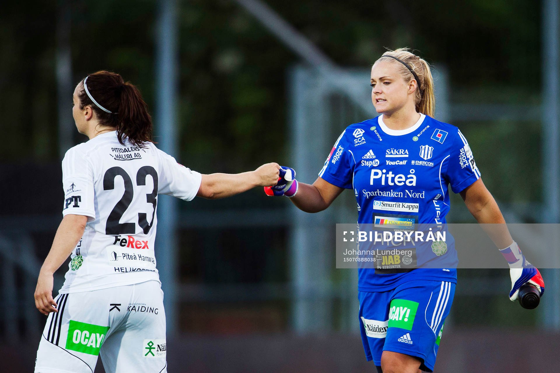 Piteås June Pedersen och målvakt Hilda Carlén