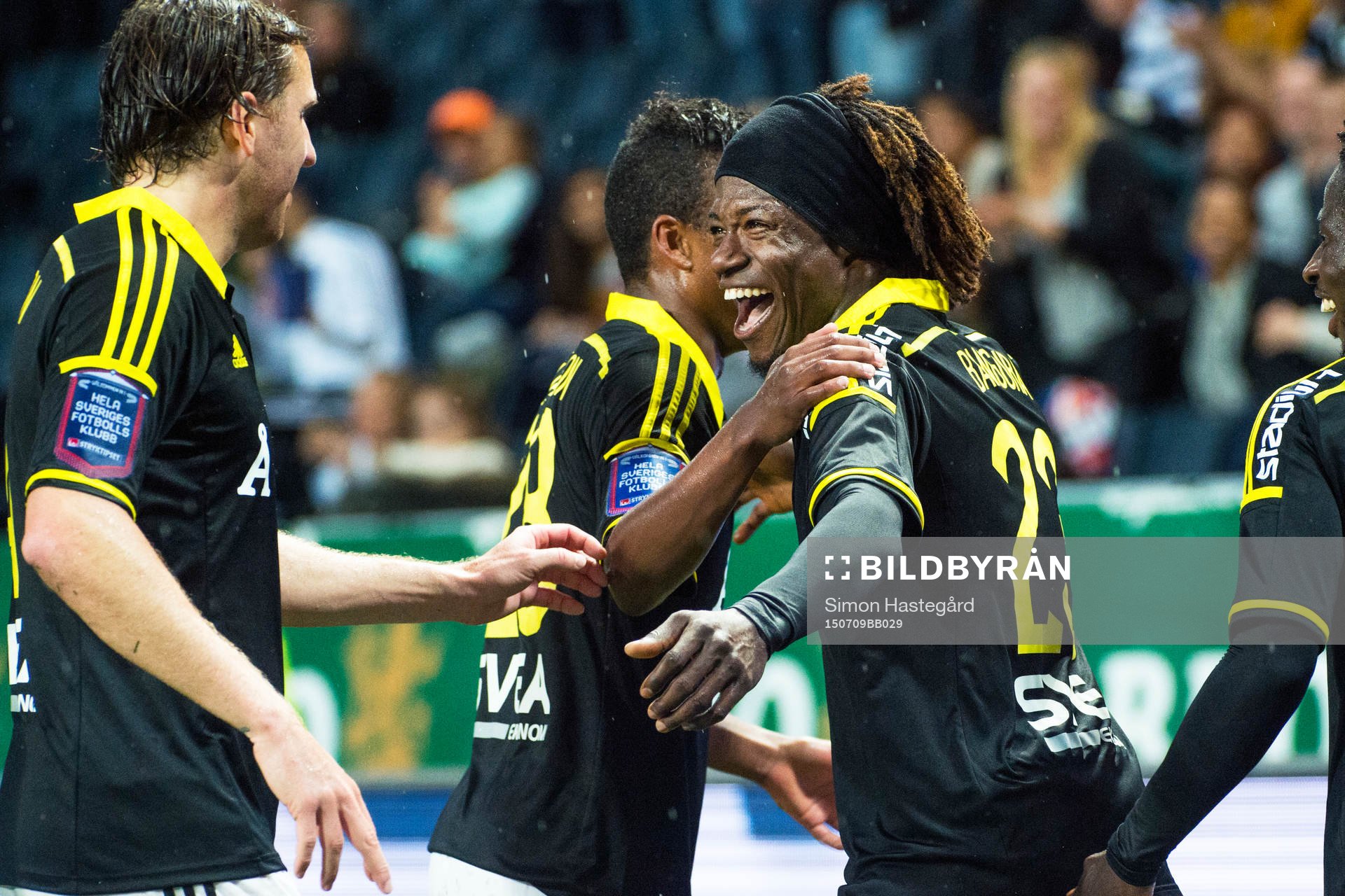 AIK:s Mohamed Bangura jublar efter 4-0 under fotbollsmatchen i Europa League mellan AIK  och VPS Vaasa den 9 juli 2015 i Stockholm.