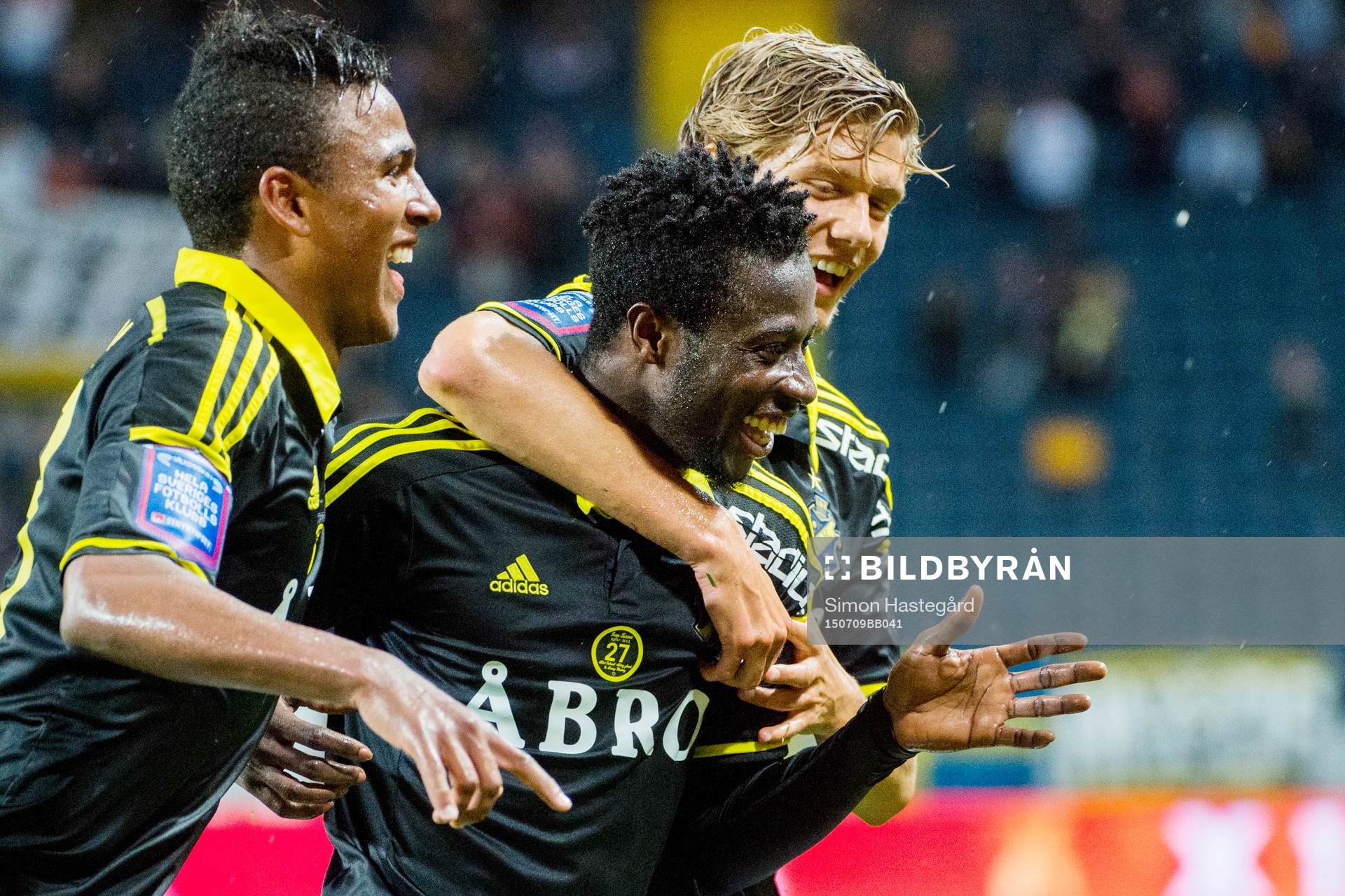 AIK:s Ebenezer Ofori firar efter 4-0 under fotbollsmatchen i Europa League mellan AIK  och VPS Vaasa den 9 juli 2015 i Stockholm.