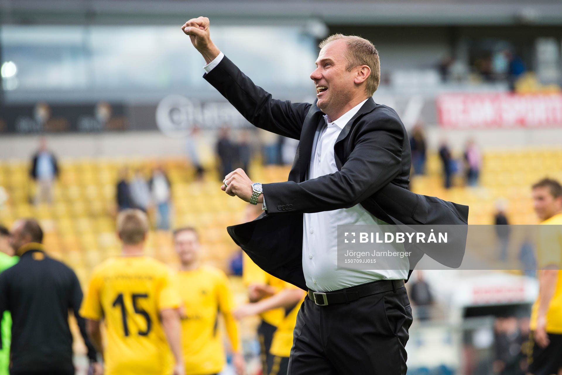 Elfsborgs manager Magnus Haglund jublar