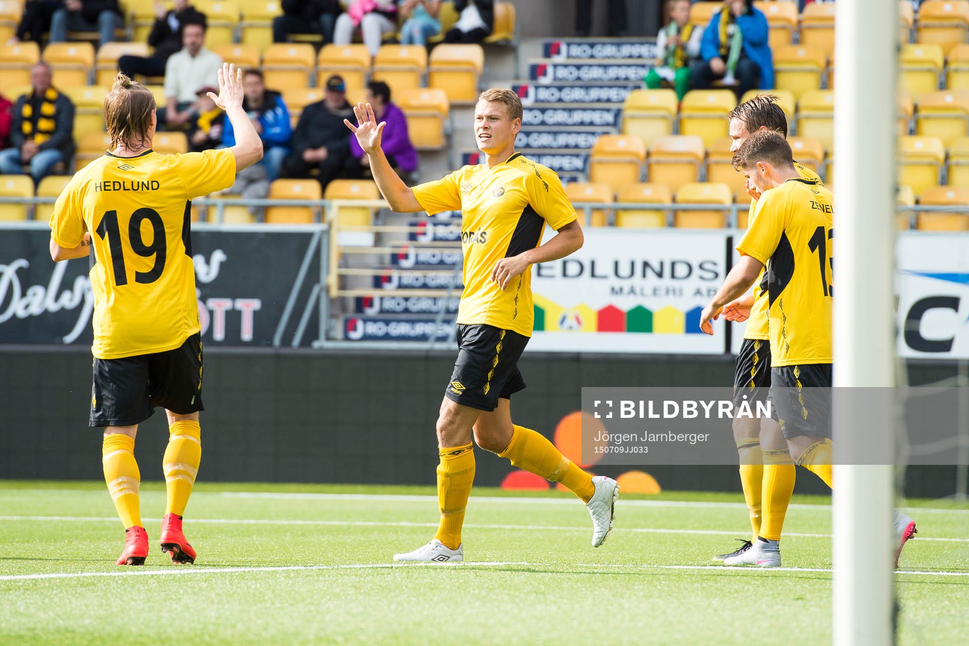 Elfsborgs Viktor Claesson jublar efter gjort 2-0 på straff under en fotbollsmatch i Europa League mellan Elfsborg och Lahti den 9 juli 2015 i Borås.