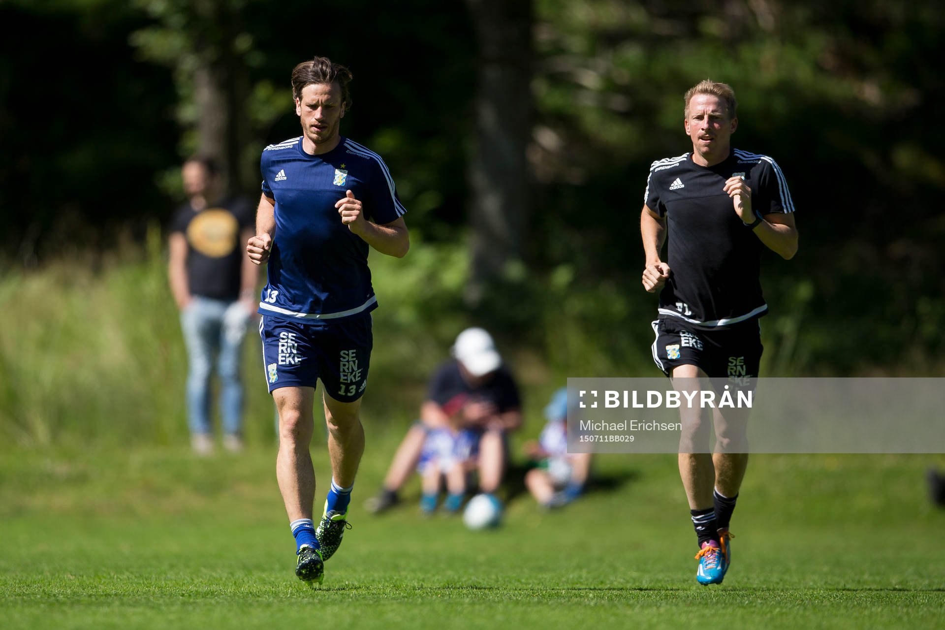 IFK Göteborgs Gustav Svensson tränar ihop med sjukgymnast