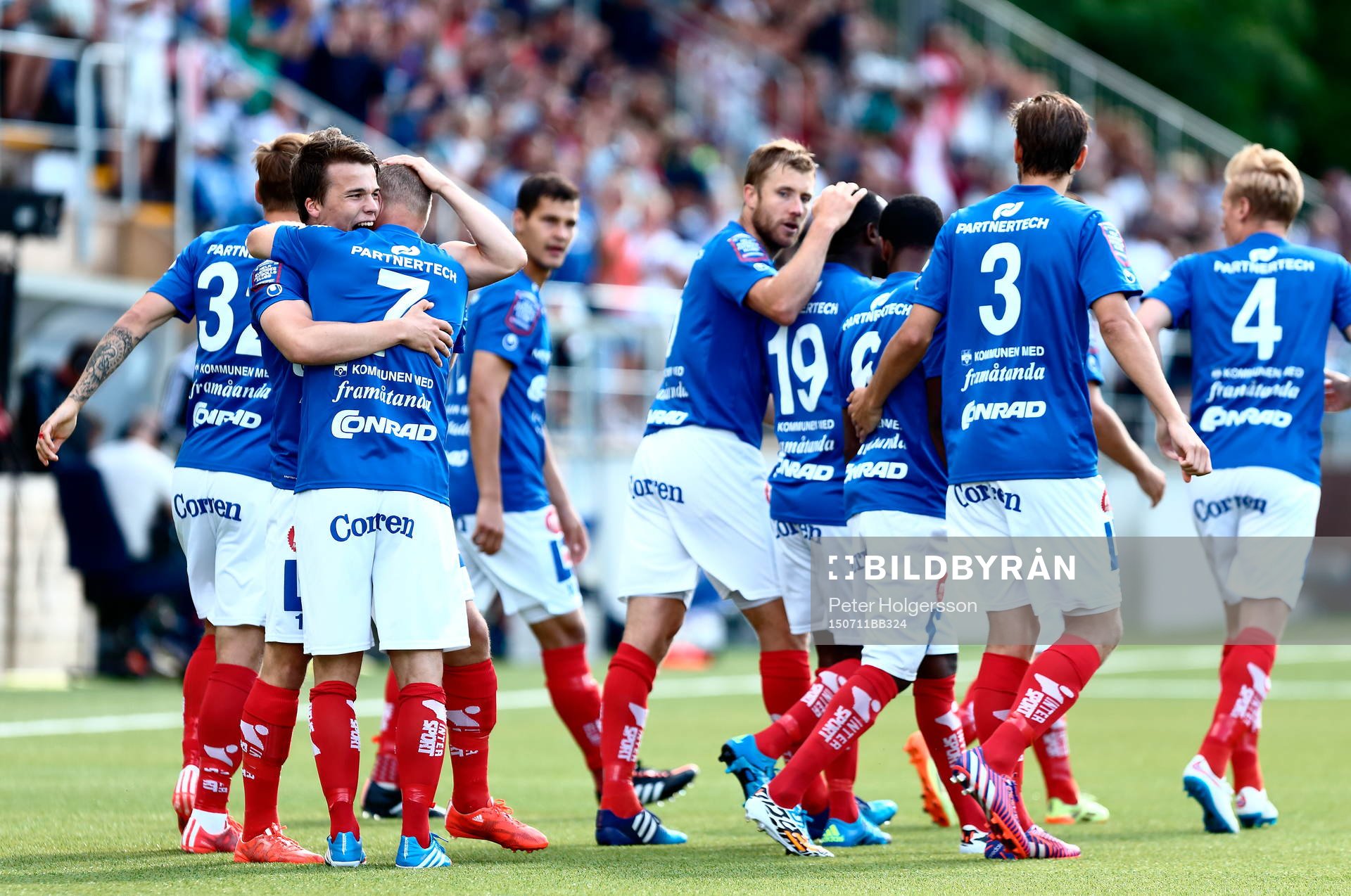 Åtvidabergs Simon Skrabb kramar om Kristian Bergström
