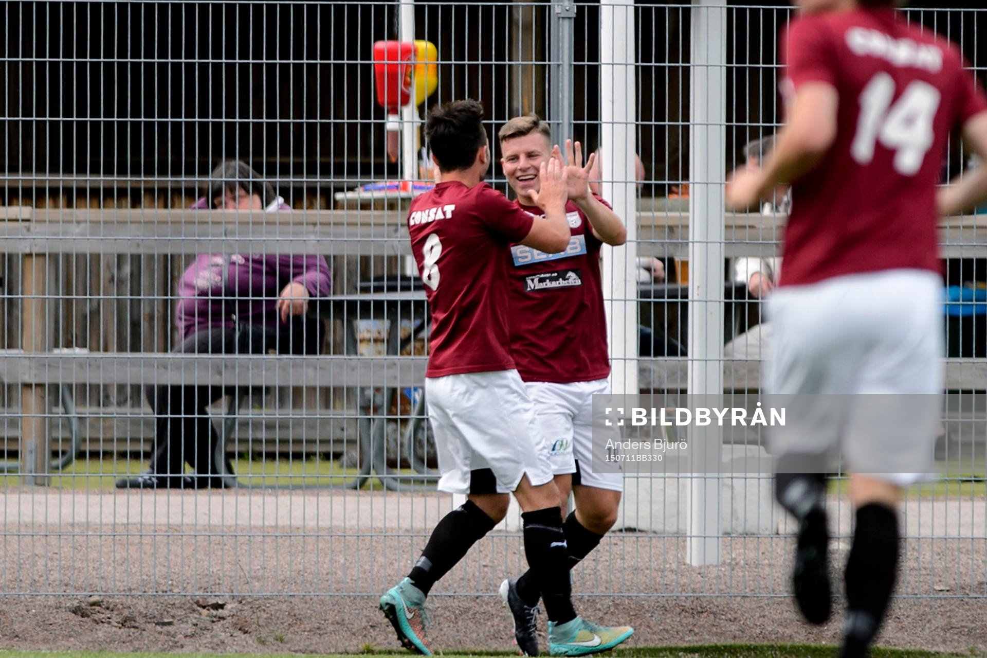 Qvidings Mentor Zhubi firar Jonas Björklund efter 0-1 under fotbollsmatchen i Division 1 Södra mellan Landskrona och Qviding den 11 juli 2015 i Landskrona.