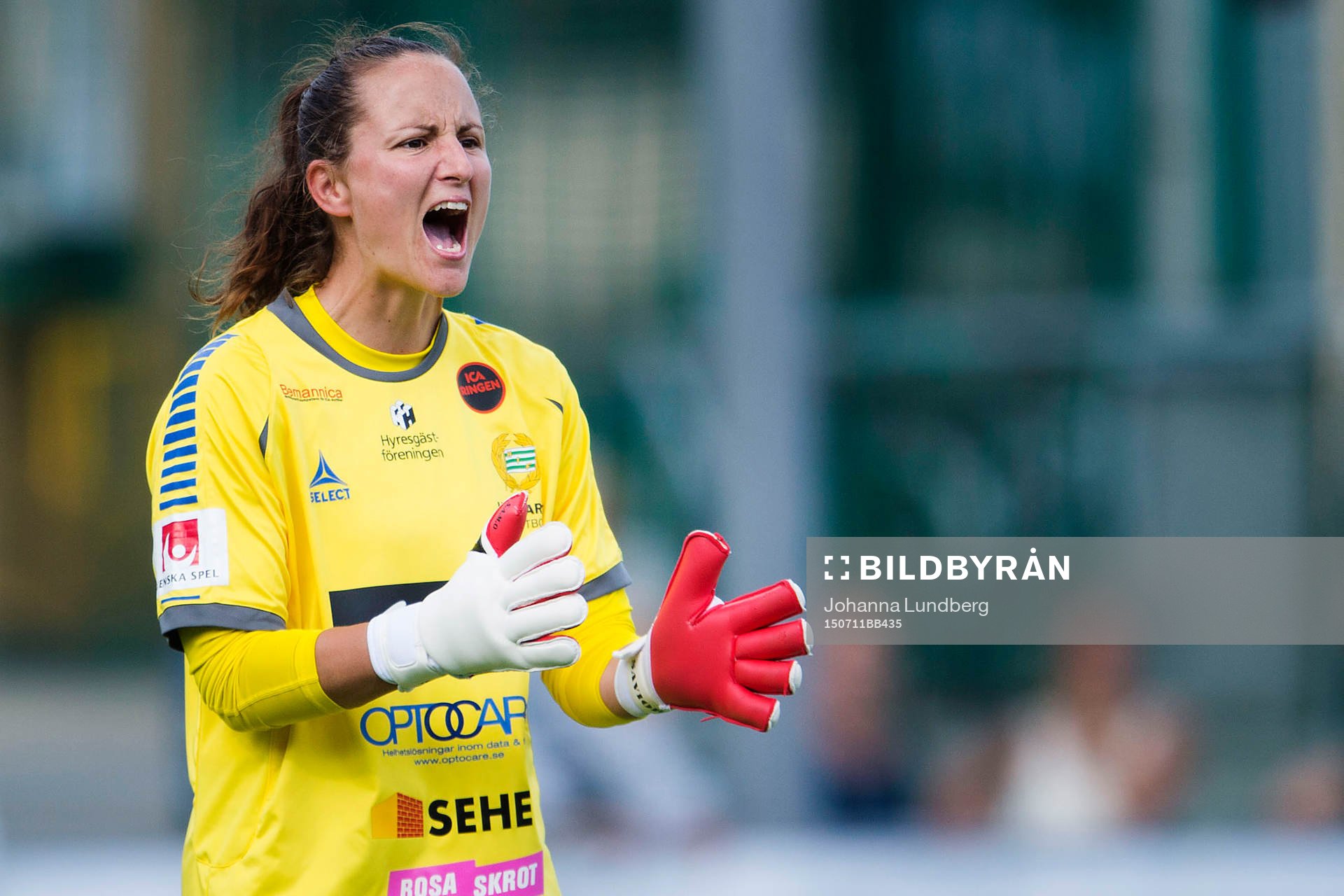 Hammarbys målvakt Sofia Lundgren jublar