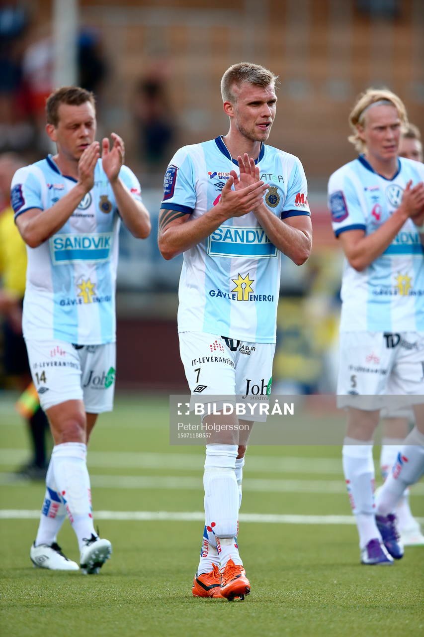 Gefles Robin Nilsson tackar Gefles supporters