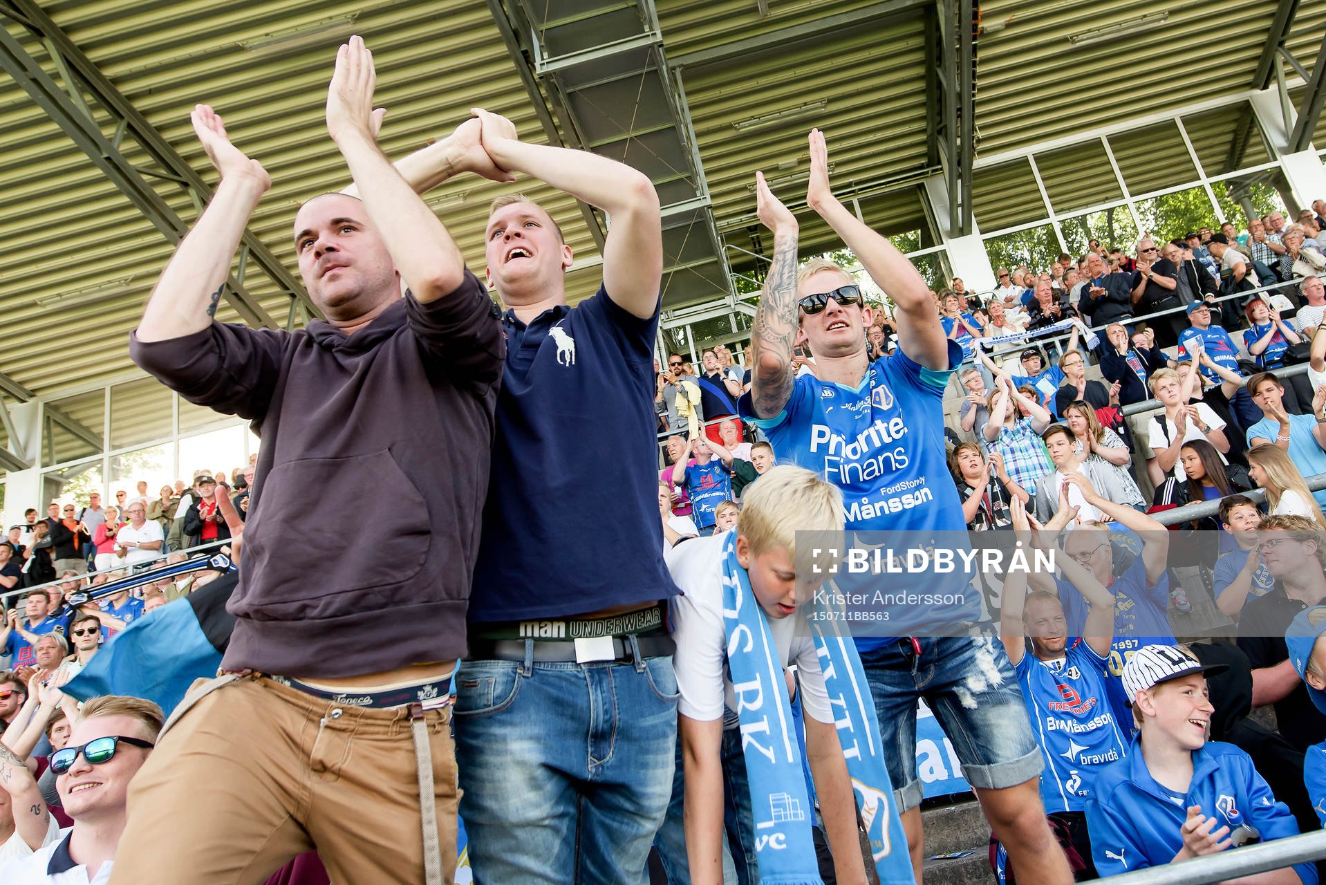 Halmstads supportrarna jublar