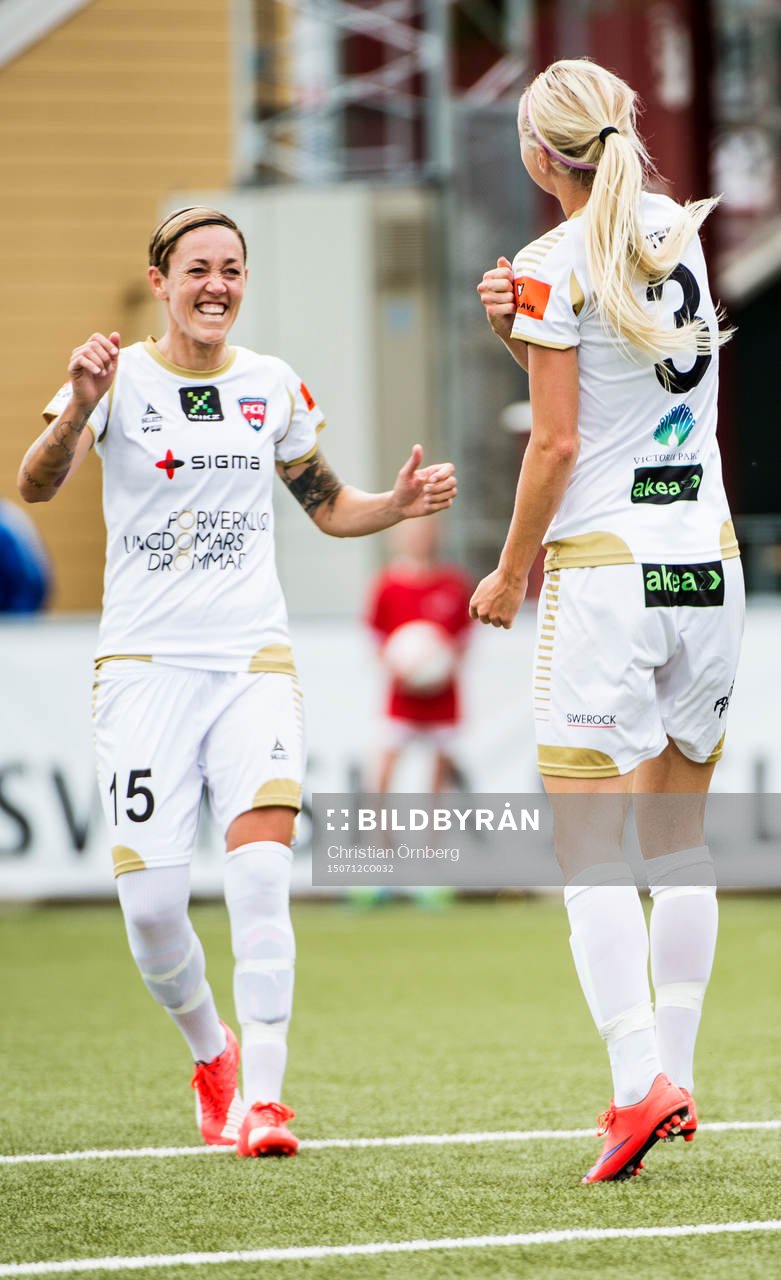 FC Rosengårds Therese Sjögran jublar när Amanda Ilstedt