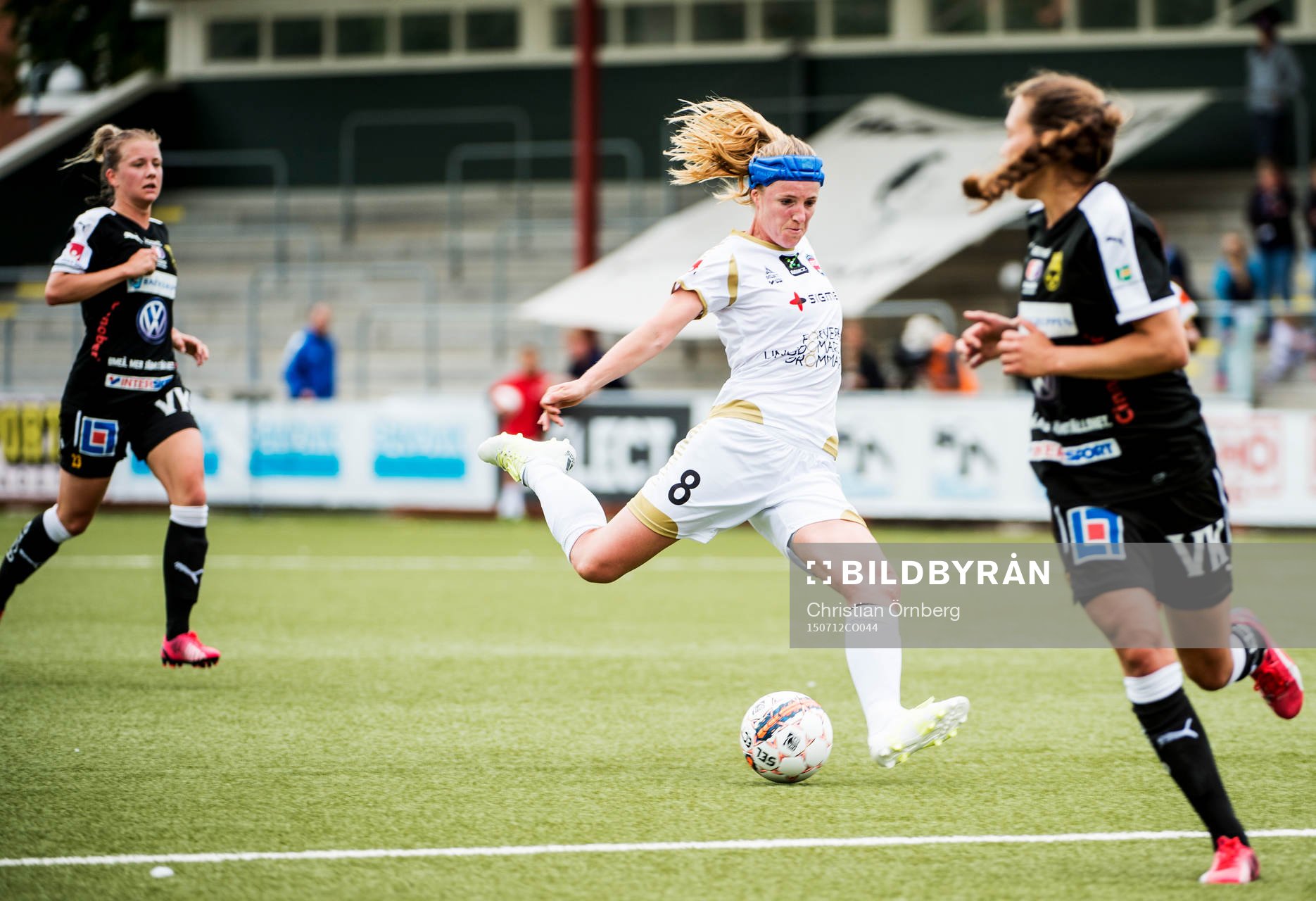 FC Rosengårds Kirsten van de Ven sjuter in 4-1