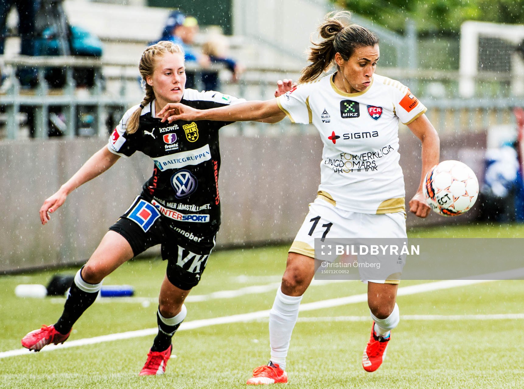 FC Rosengårds Marta Viera Da Silva i närkamp mot Umeås