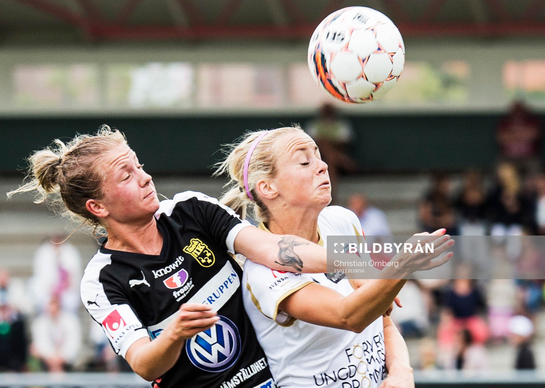 Närkamp mellan Umeås Emma Åberg Zingmark och FC