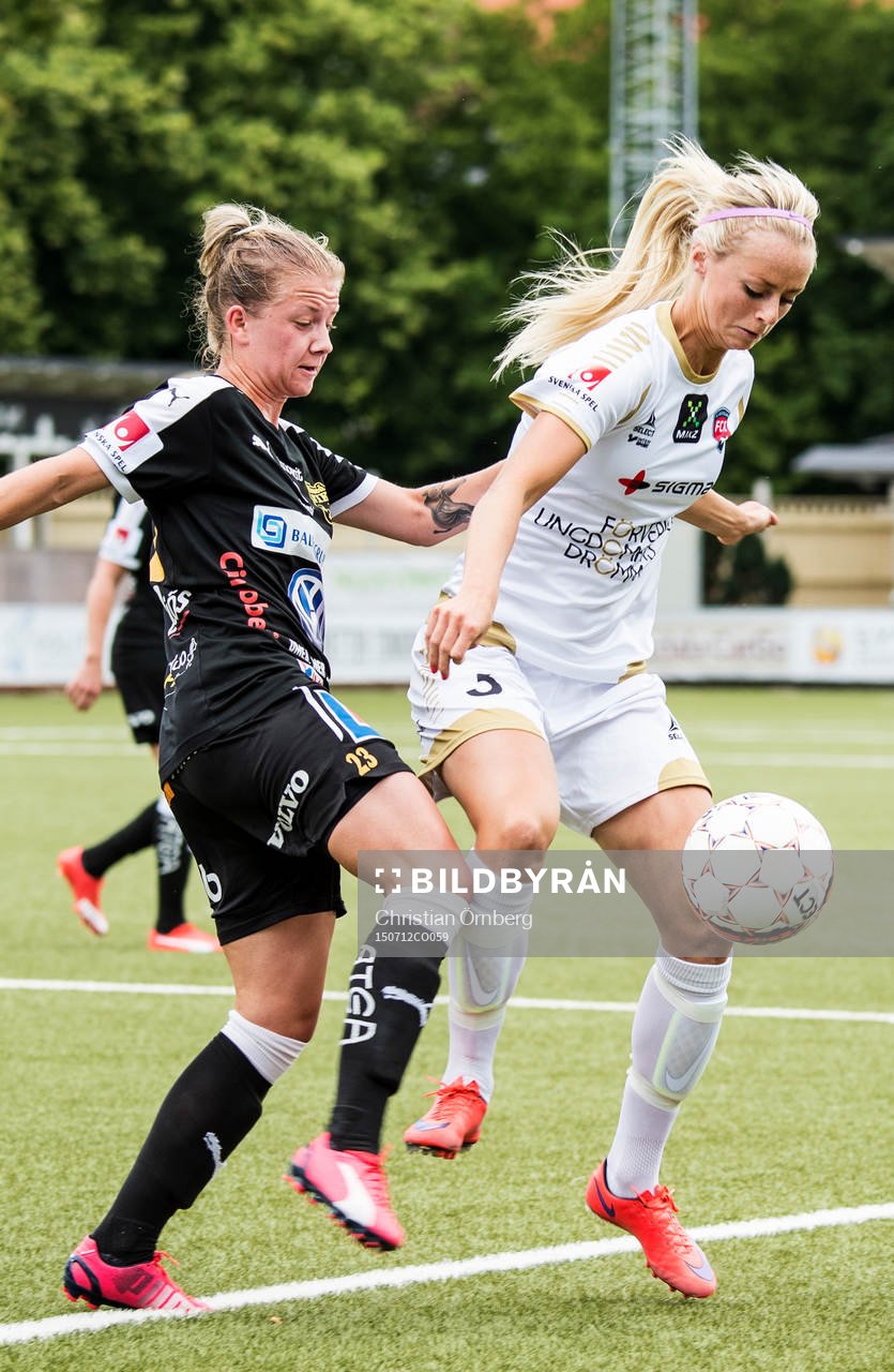 Närkamp mellan Umeås Emma Åberg Zingmark och FC