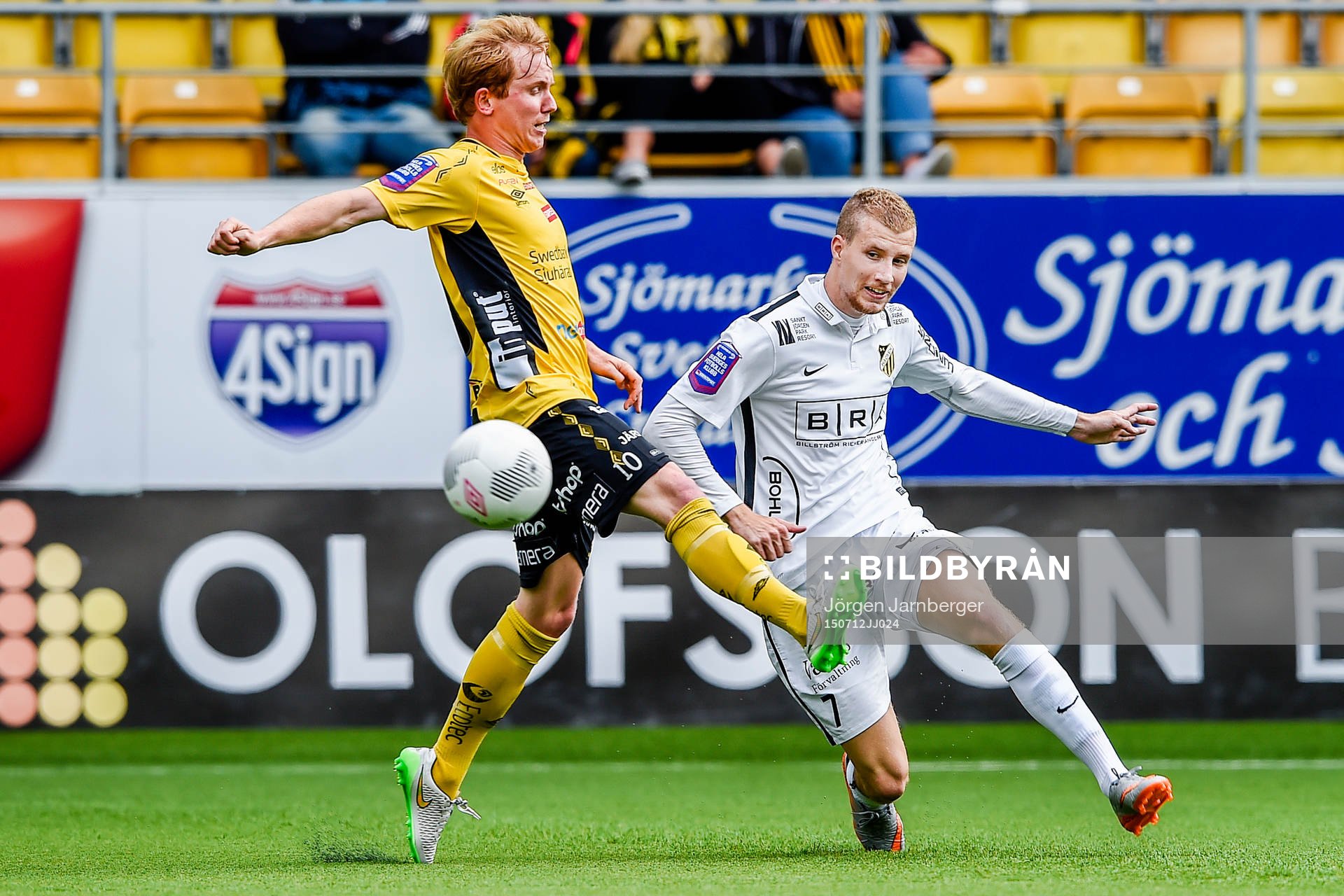 Elfsborgs Simon Lundevall och Häckens Simon Gustafson