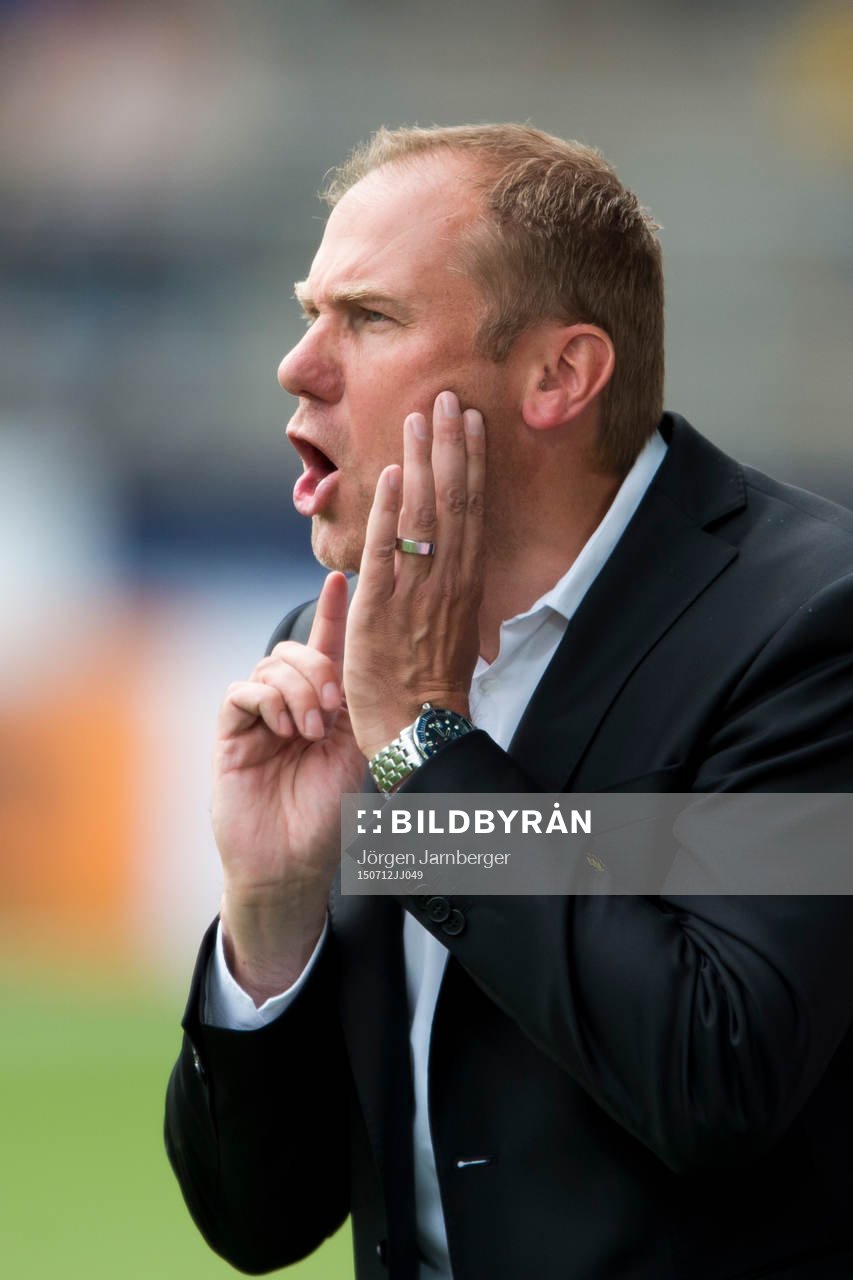 Elfsborgs manager Magnus Haglund manar på spelarna