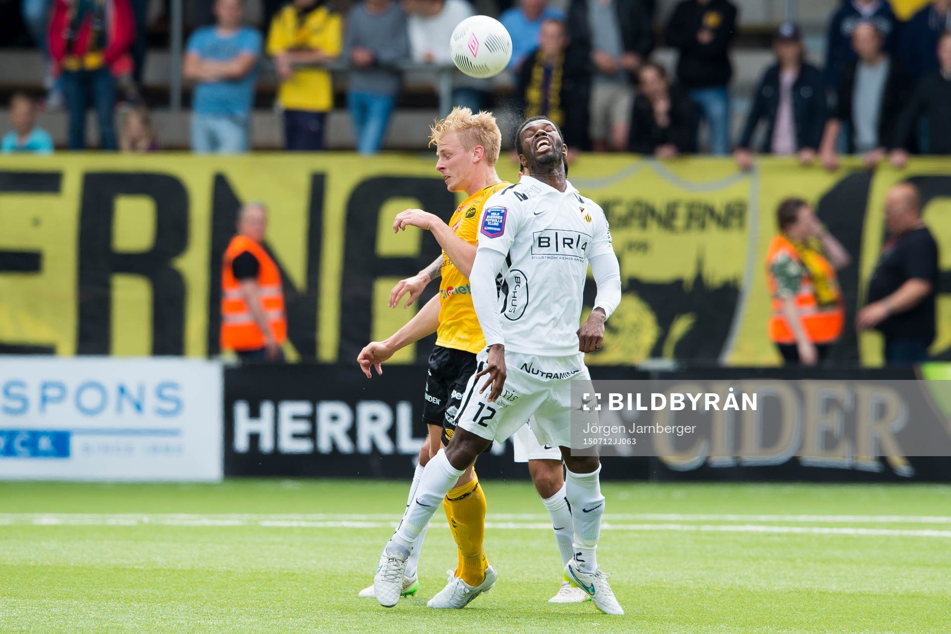 Nickduell mellan Häckens Mohammed Abubakari och Elfsborgs Per Frick under en fotbollsmatch i Allsvenskan mellan Elfsborg och Häcken den 12 juli 2015 i Borås.