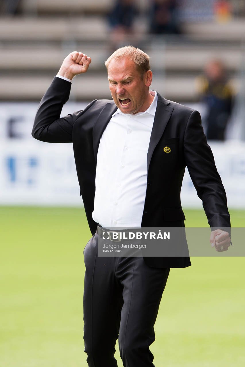 Elfsborgs manager Magnus Haglund jublar
