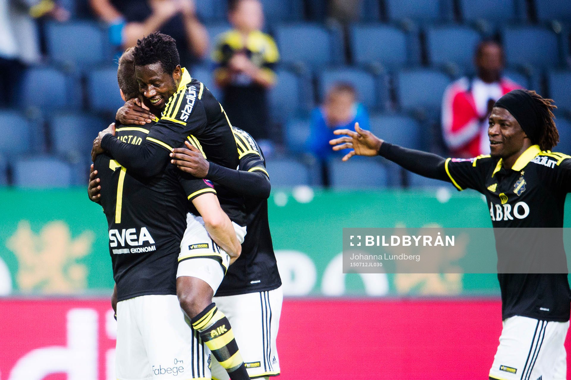 AIK:s Fredrik Brustad gör 4-1 och jublar med Ebenezer Ofori under fotbollsmatchen i Allsvenskan mellan AIK och Sundsvall den 12 juli 2015 i Stockholm.