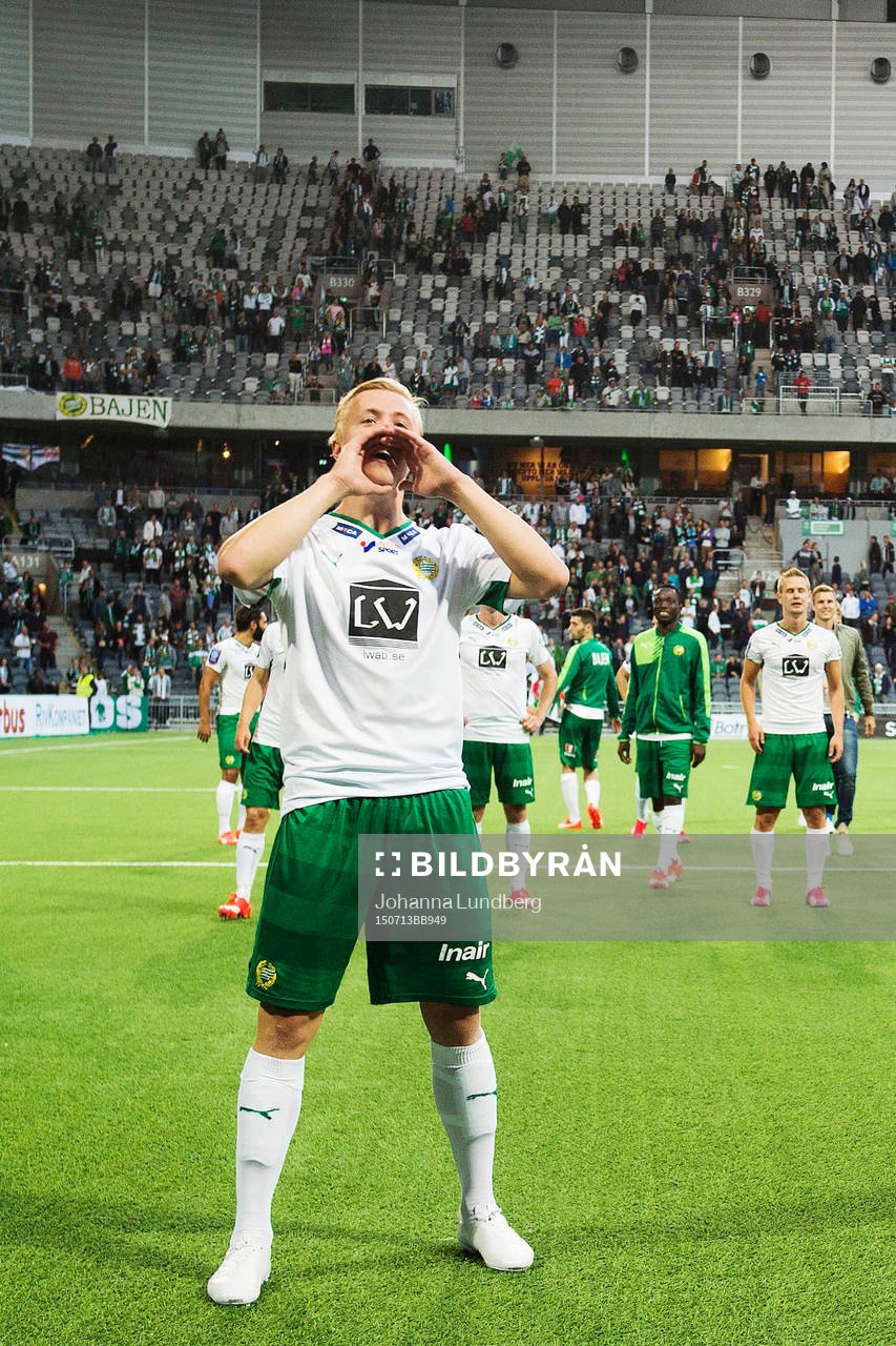 Hammarbys Isac Lidberg jublar med publiken