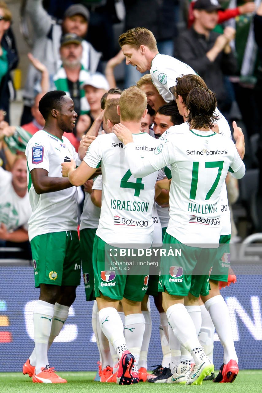 Hammarbys spelare firar efter 1-0 av Nahir Besara under fotbollsmatchen i Allsvenskan mellan Hammarby och Falkenberg den 13 juli 2015 i Stockholm.
