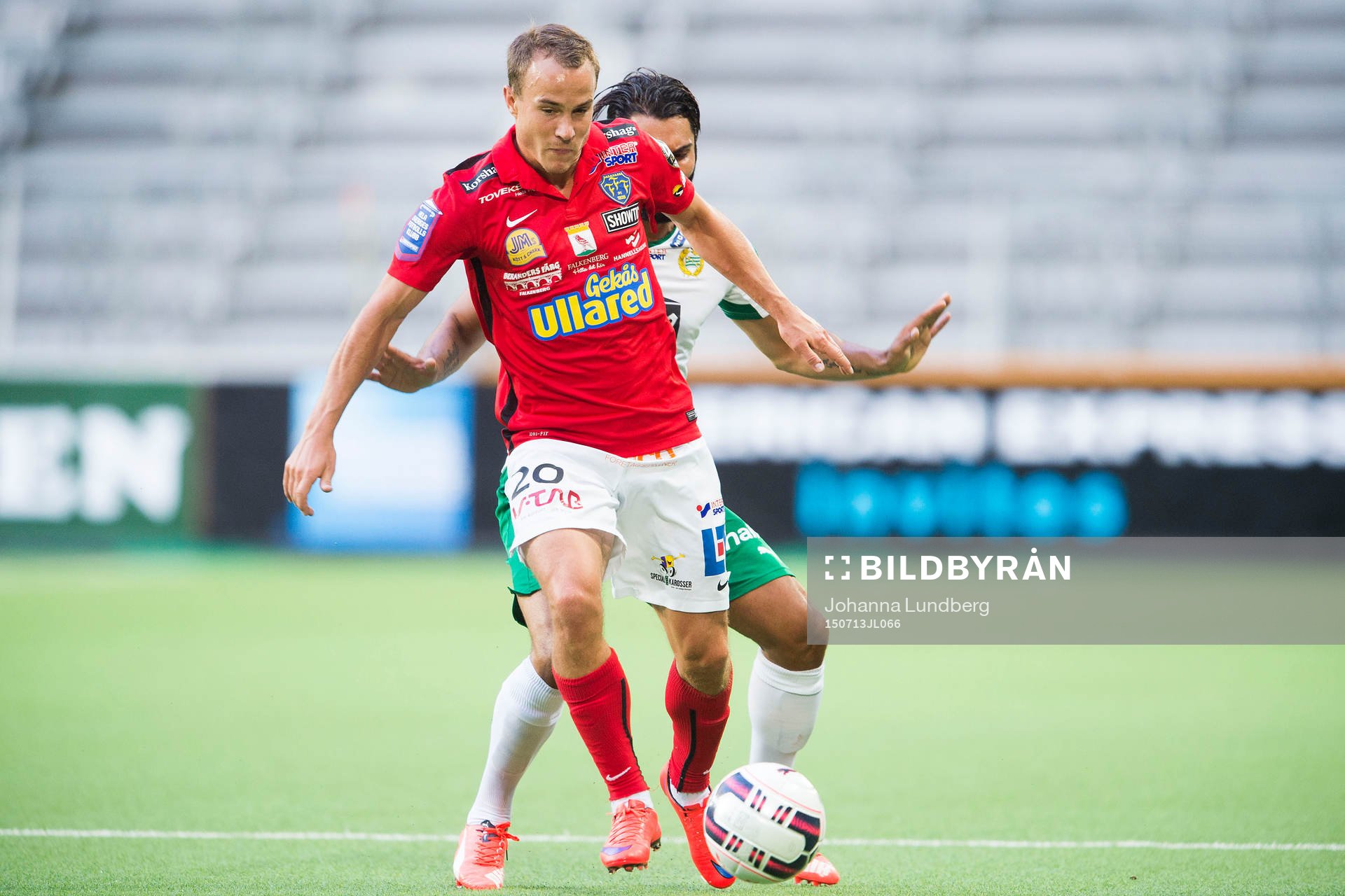 Falkenbergs Carl Wede tar sig förbi Stefan Batan