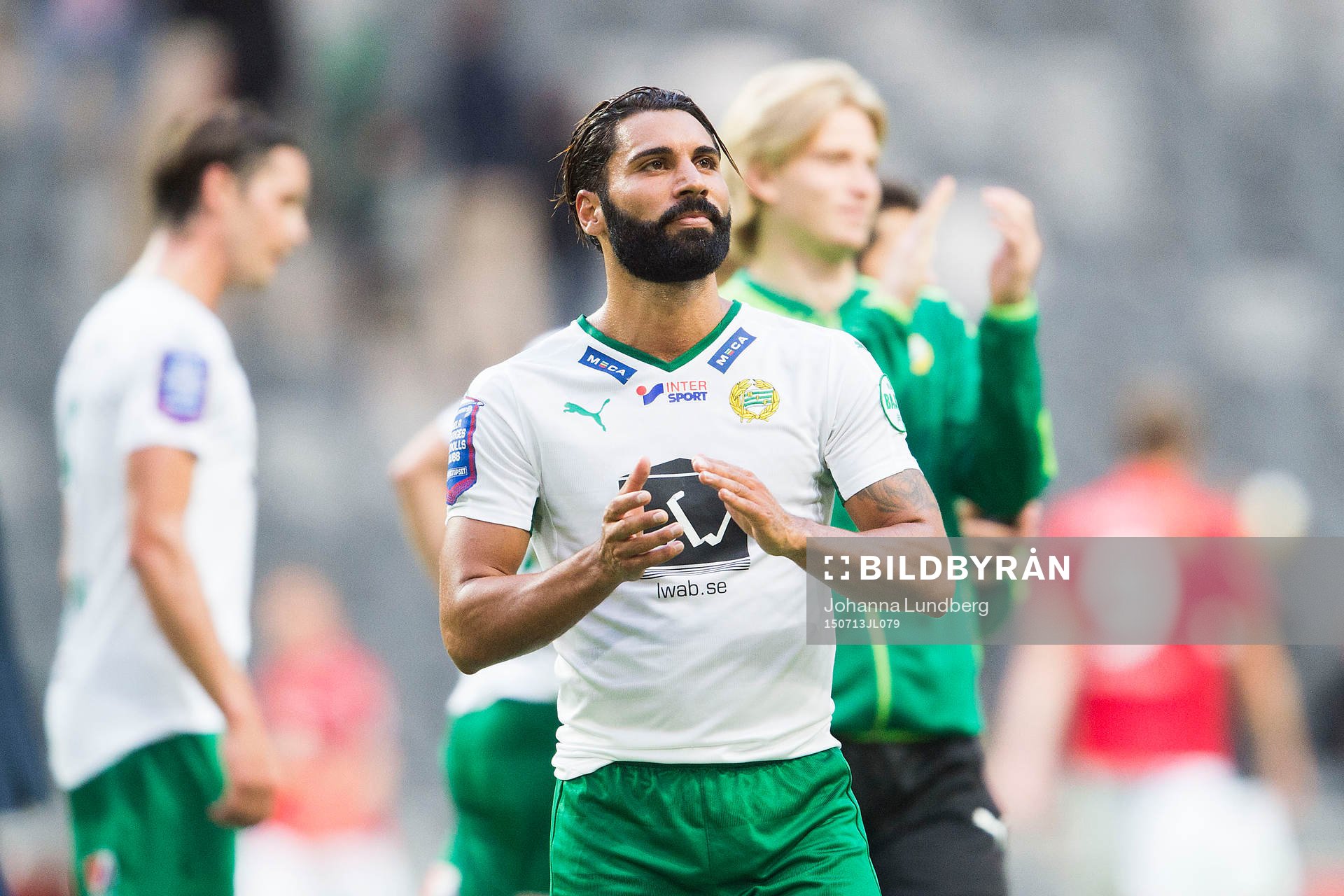 Hammarbys Stefan Batan tackar publiken