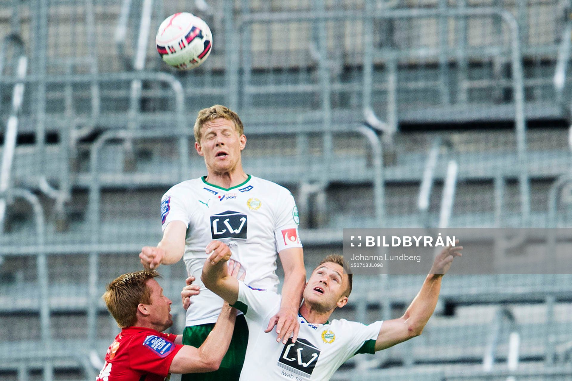 Hammarbys Lars Saetra och Mats Solheim i en luftduell mot