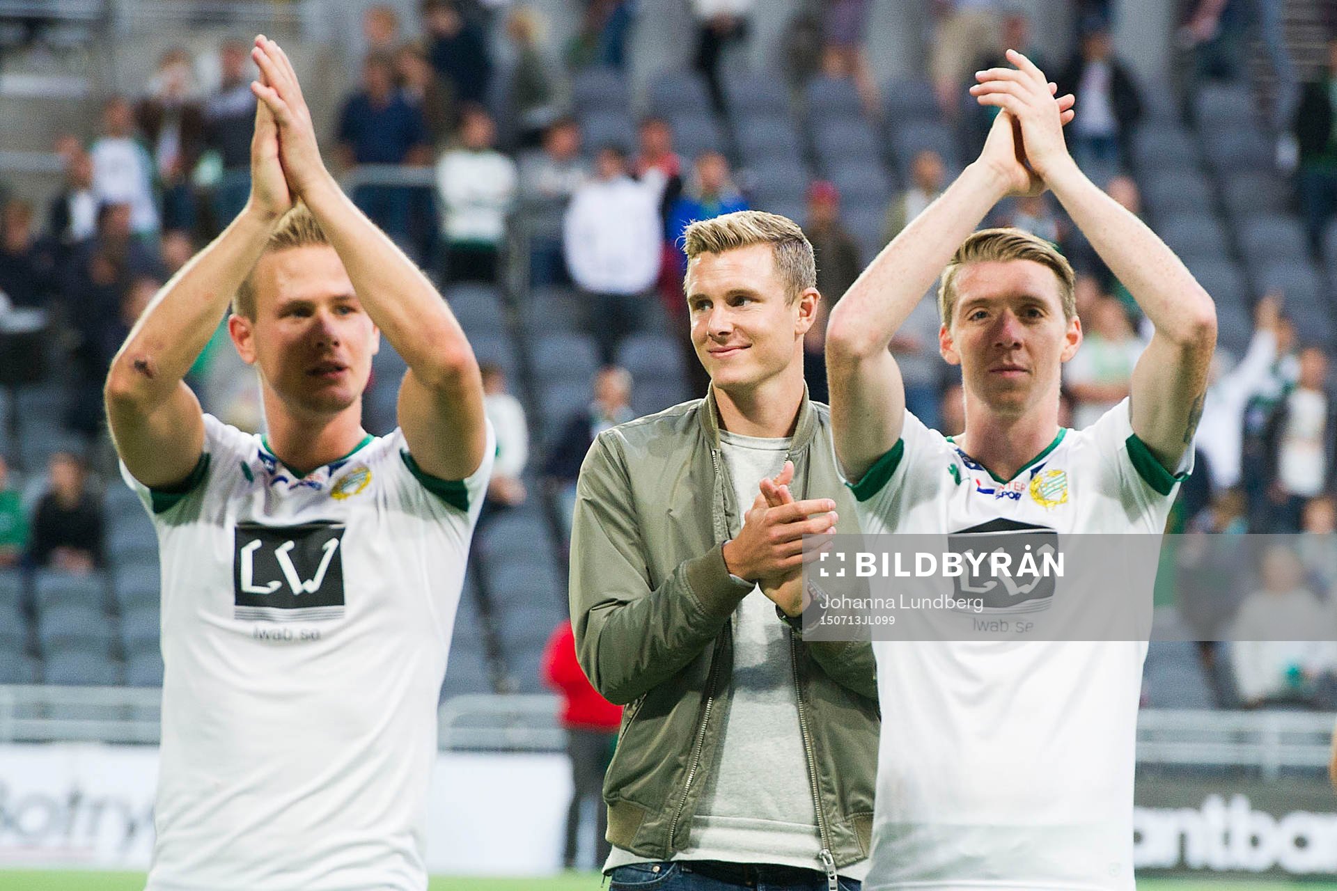 Hammarbys nyförvärv Richard Magyar tackar publiken efter fotbollsmatchen i Allsvenskan mellan Hammarby och Falkenberg den 13 juli 2015 i Stockholm. 