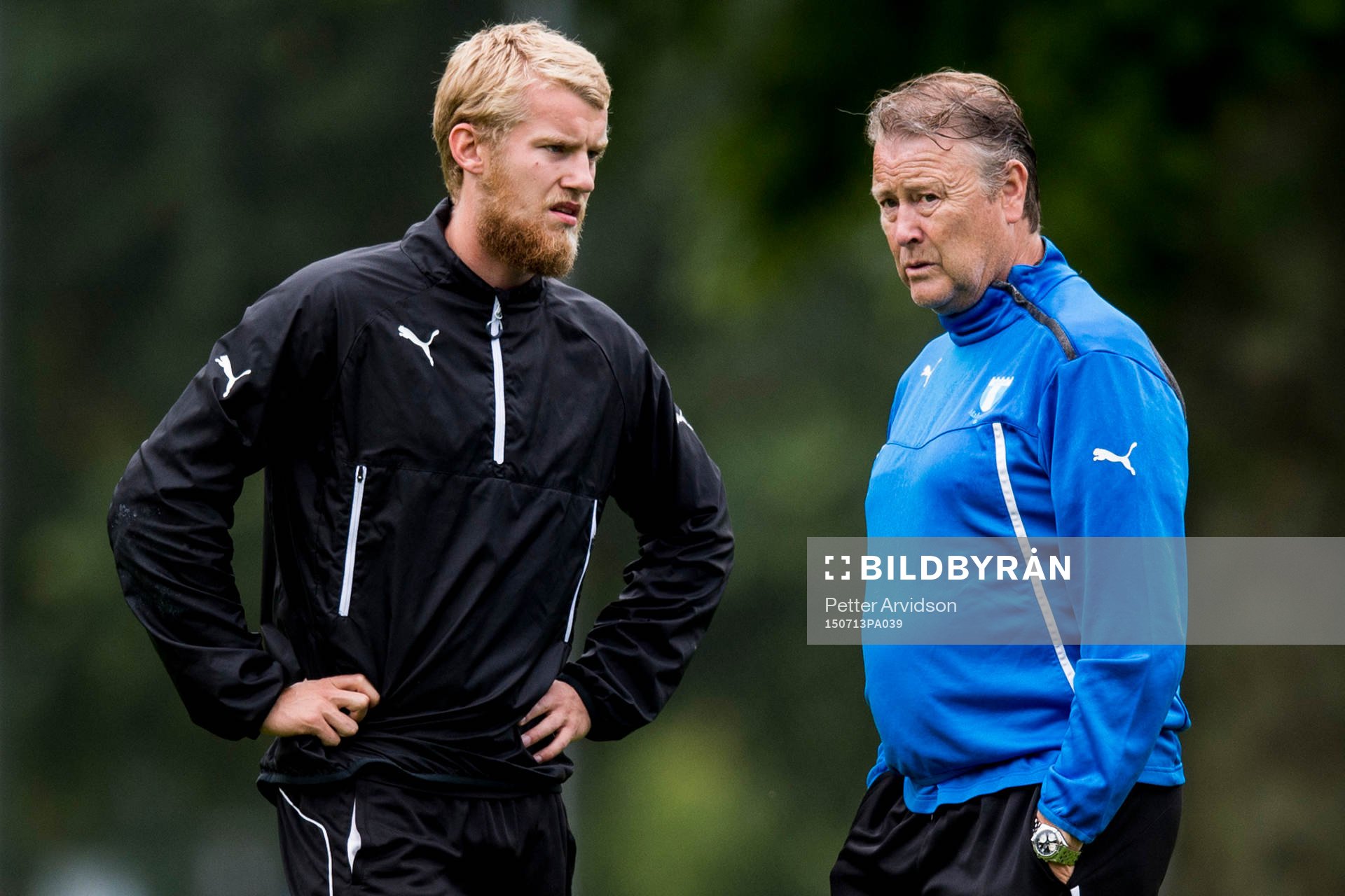 Malmö FFs Filip Helander i samtal med tränare Åge Hareide