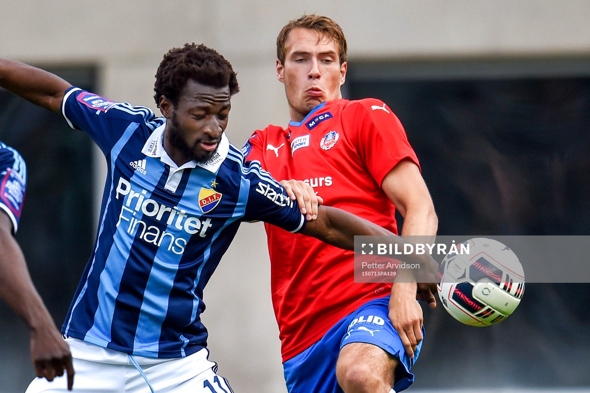 Djurgårdens Amadou Jawo och Helsingborgs Fredrik Helstrup