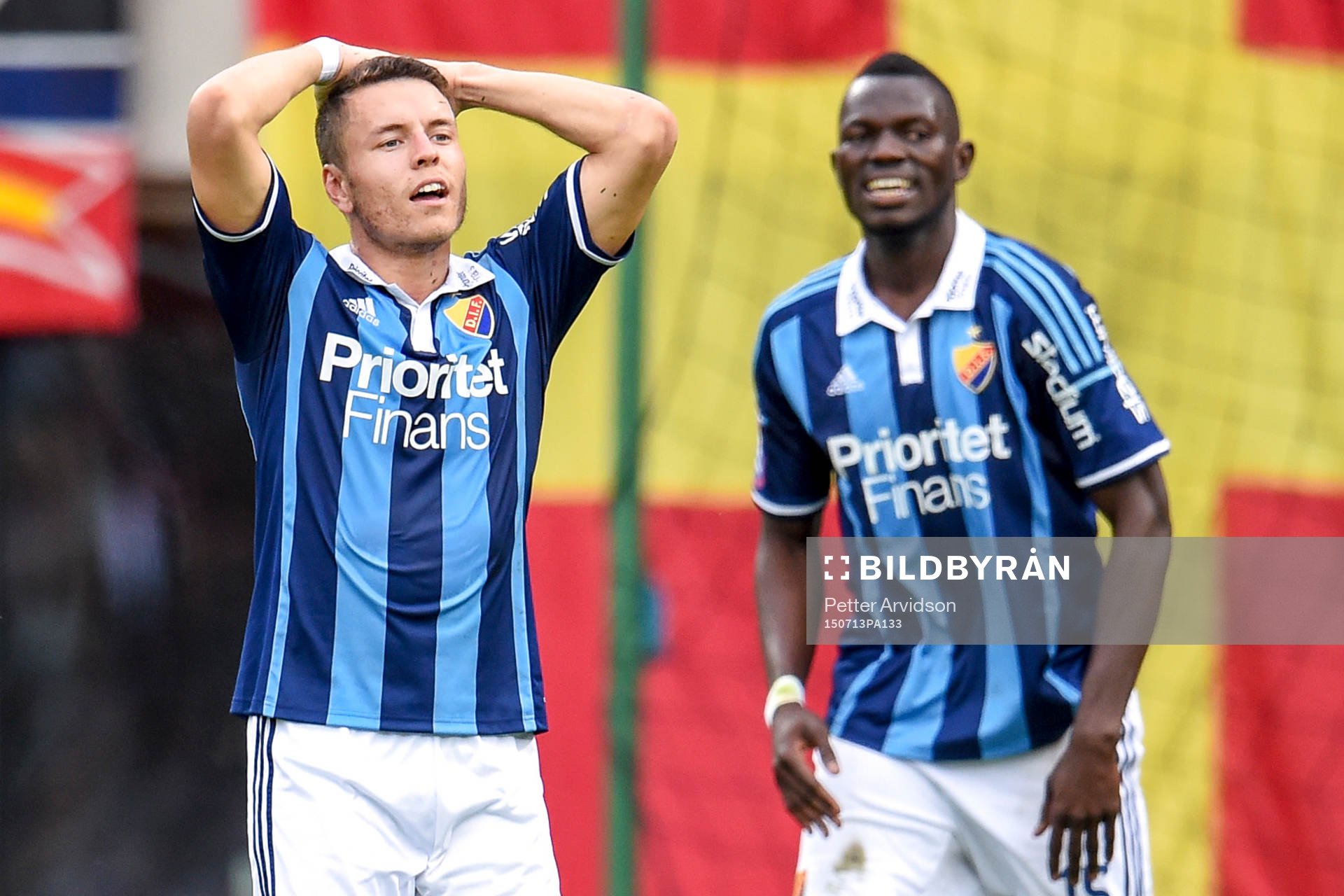 Djurgårdens Kerim Mrabti och Omar Colley deppar