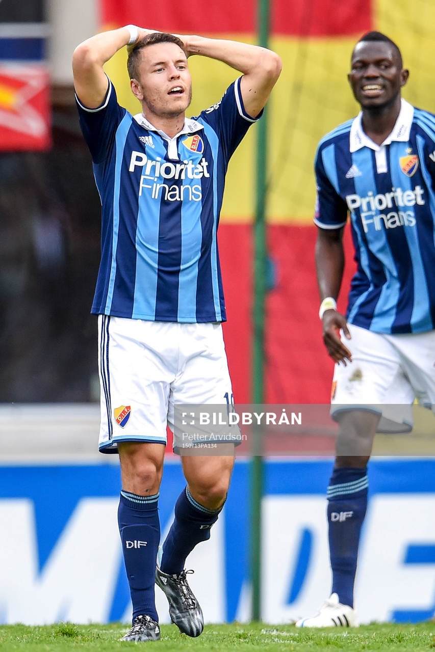 Djurgårdens Kerim Mrabti och Omar Colley deppar