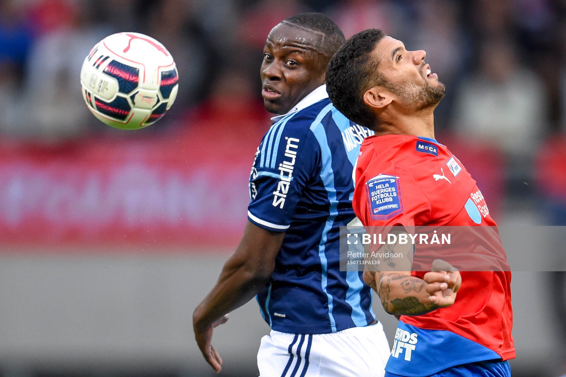 Djurgårdens Nyasha Mushekwi och Helsingborgs Victor