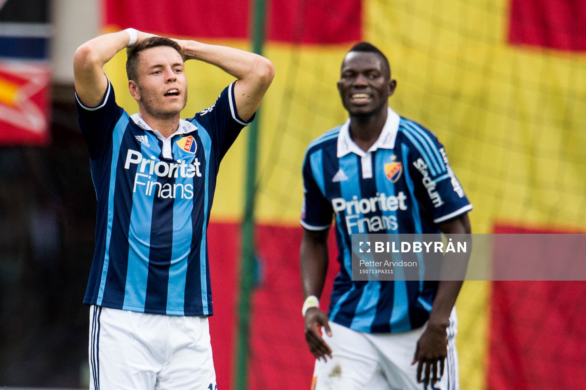 Djurgårdens Kerim Mrabti och Omar Colley deppar