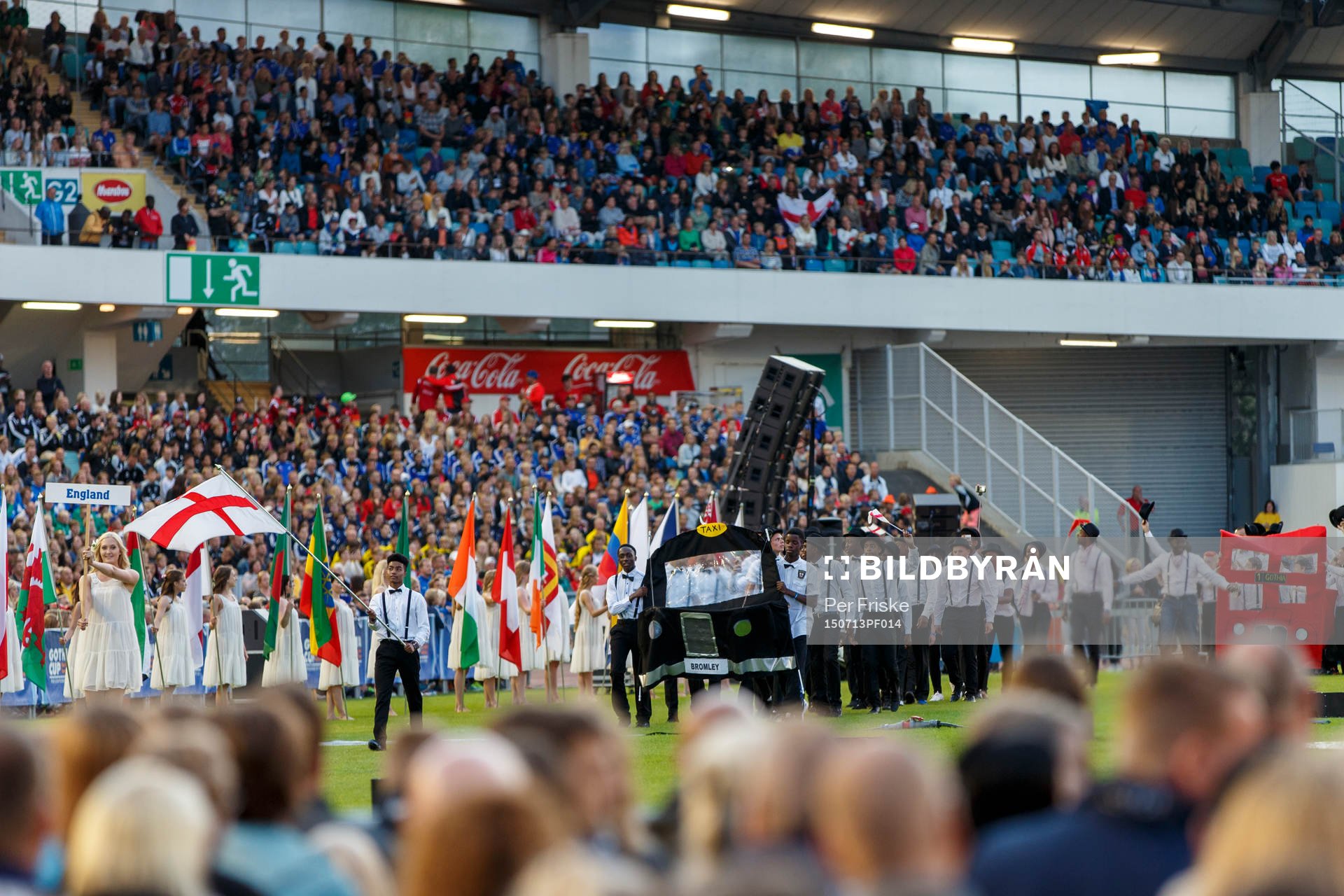England gör entre under invigningen av Gothia Cup den 13 juli 2015 i Göteborg.