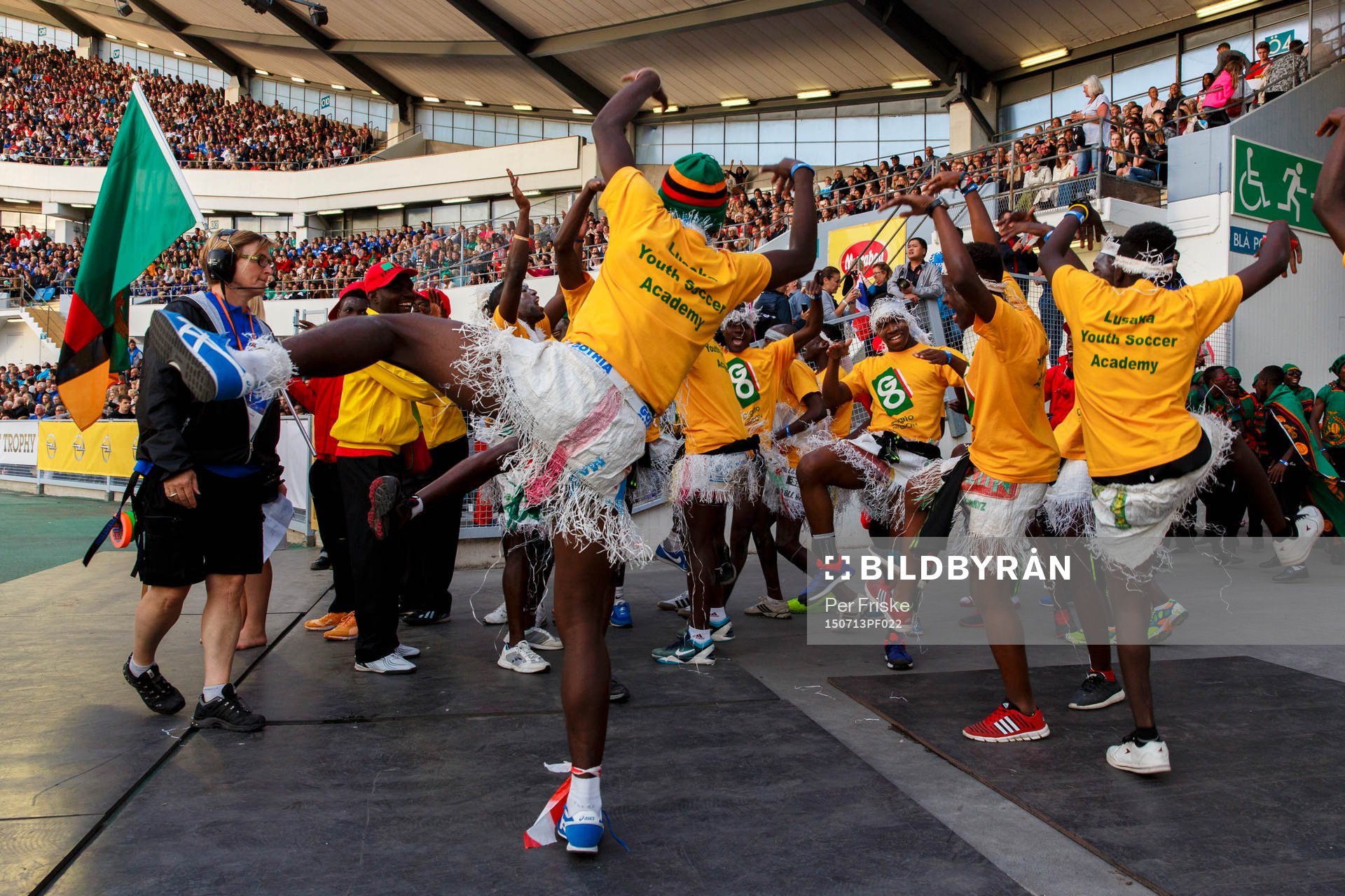 Ungdomar från Zambia dansar